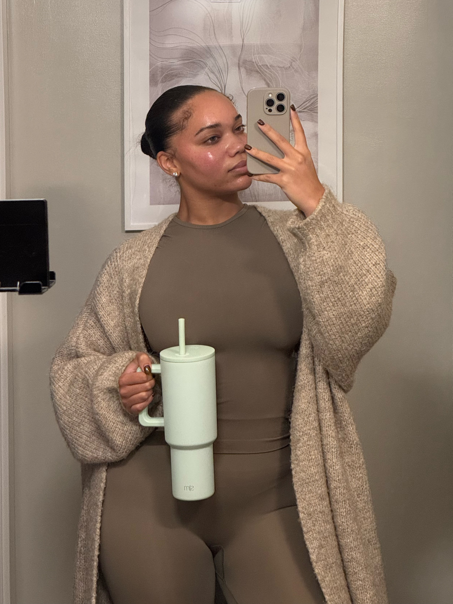 cozy vibessss 🐻 wearing a M in the skims. cardigan is old and isn’t labeled so I linked similar 
