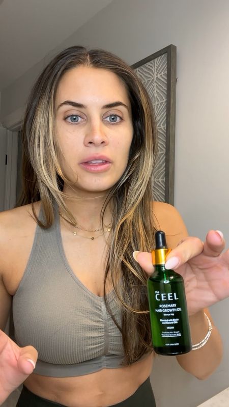 Hair oil day! 

I do oil treatments twice a week, and leave it on for 2-3 hours before I shower. 

Rosemary hair oil is great for stimulating your scalp, reducing hair loss and increasing hair growth.

#hairgrowth #haircareproducts #ad #theceel #theceelrosemaryoil #benaturallybeautiful