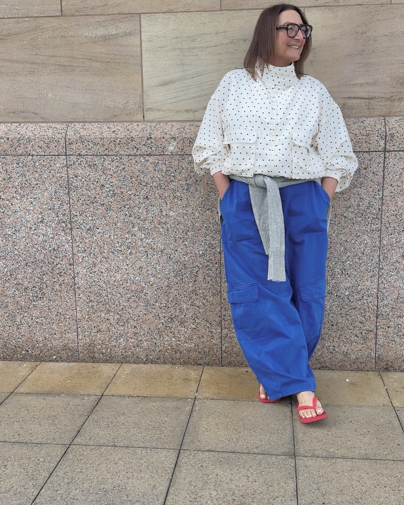 My three favourite items in my wardrobe at the moment, teamed together in one outfit!
.
.
.
.
.
.
.
Cobalt blue
Spring fashion trends
Red havaianas flip flops
Polka dot windbreaker
Zara
Nobody’s child
Cargo trousers
SS26 outfit inspo
What I wore today


#LTKspring #LTKuk #LTKeurope
