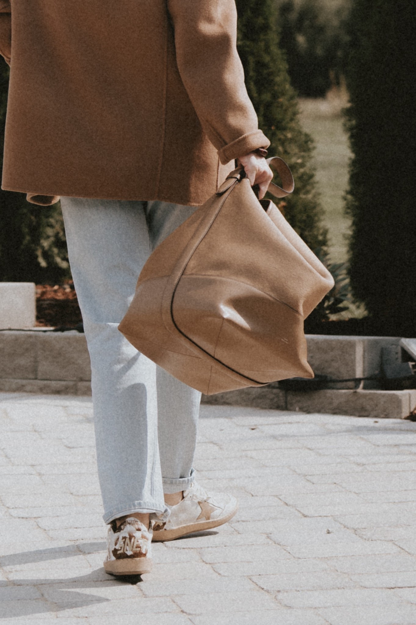 Camel 🐪 brown, light blue & off white always works for me. 
Oversized tote: Toteme belted tote
Jeans: Levi’s 501
Sneakers: Golden Goose Ballstar sneakers 
Camel jacket: Anine Bing Quinn blazer 

#LTKItBag #LTKSeasonal #LTKShoeCrush
