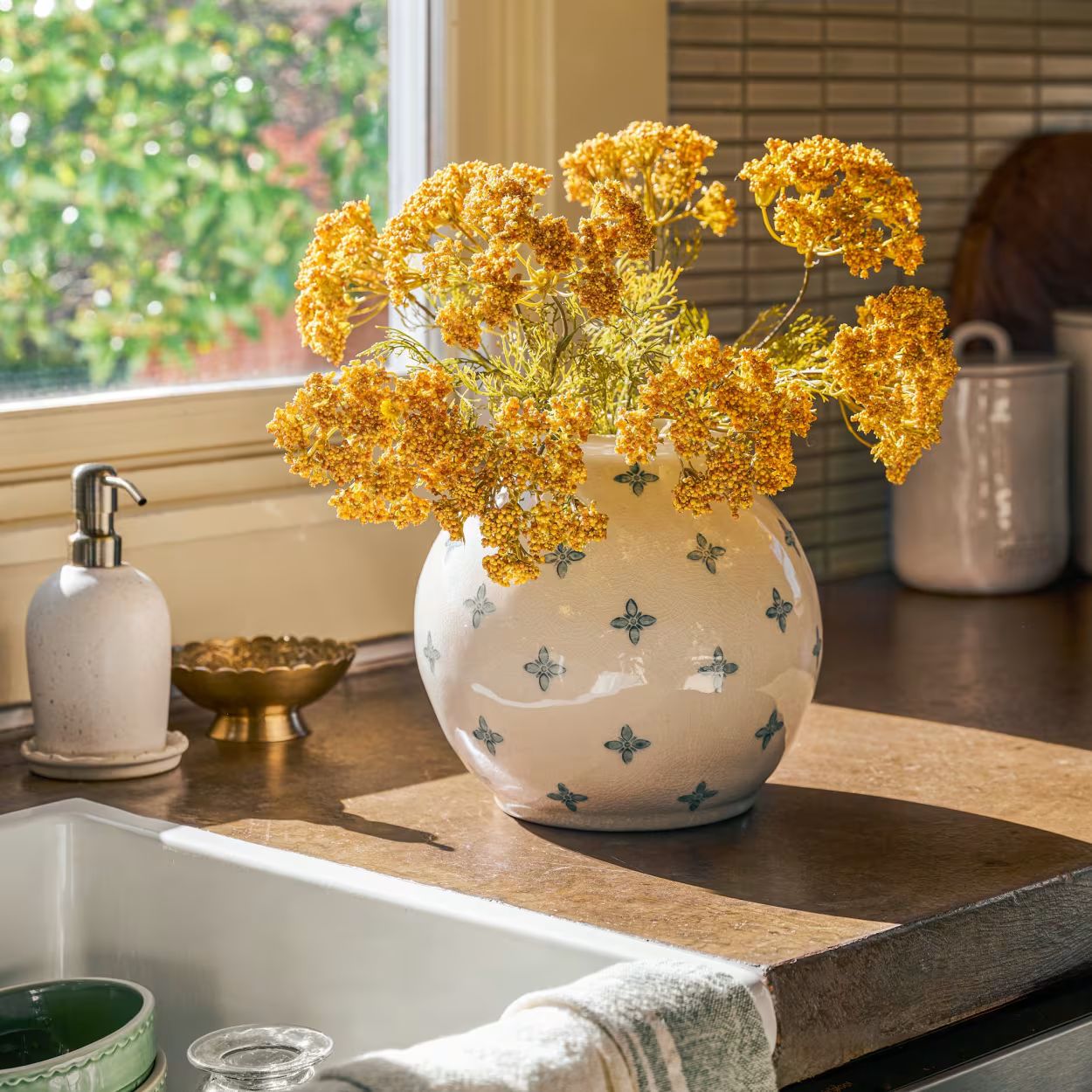 Vintage Inspired Ceramic Vase | Magnolia