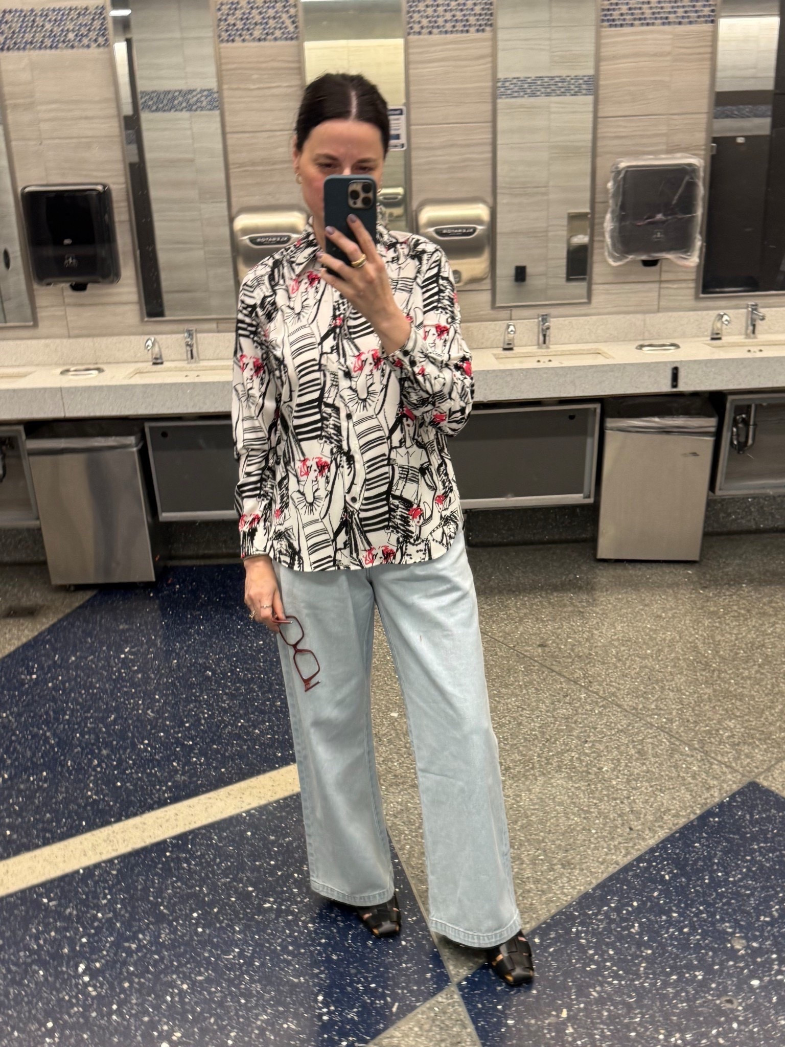 These are literally the softest and most flattering stretchy jeans!!!  Perfect for a day of travel ✈️ 

#LTKTravel #LTKStyleTip #LTKPetite