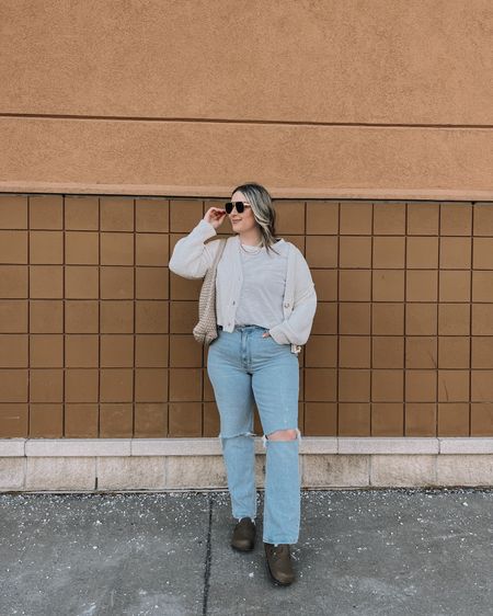Casual midsize spring outfit - Abercrombie jeans, my fave white tee, neutral cardigan, Birkenstock inspired clogs


#LTKstyletip #LTKSeasonal #LTKmidsize