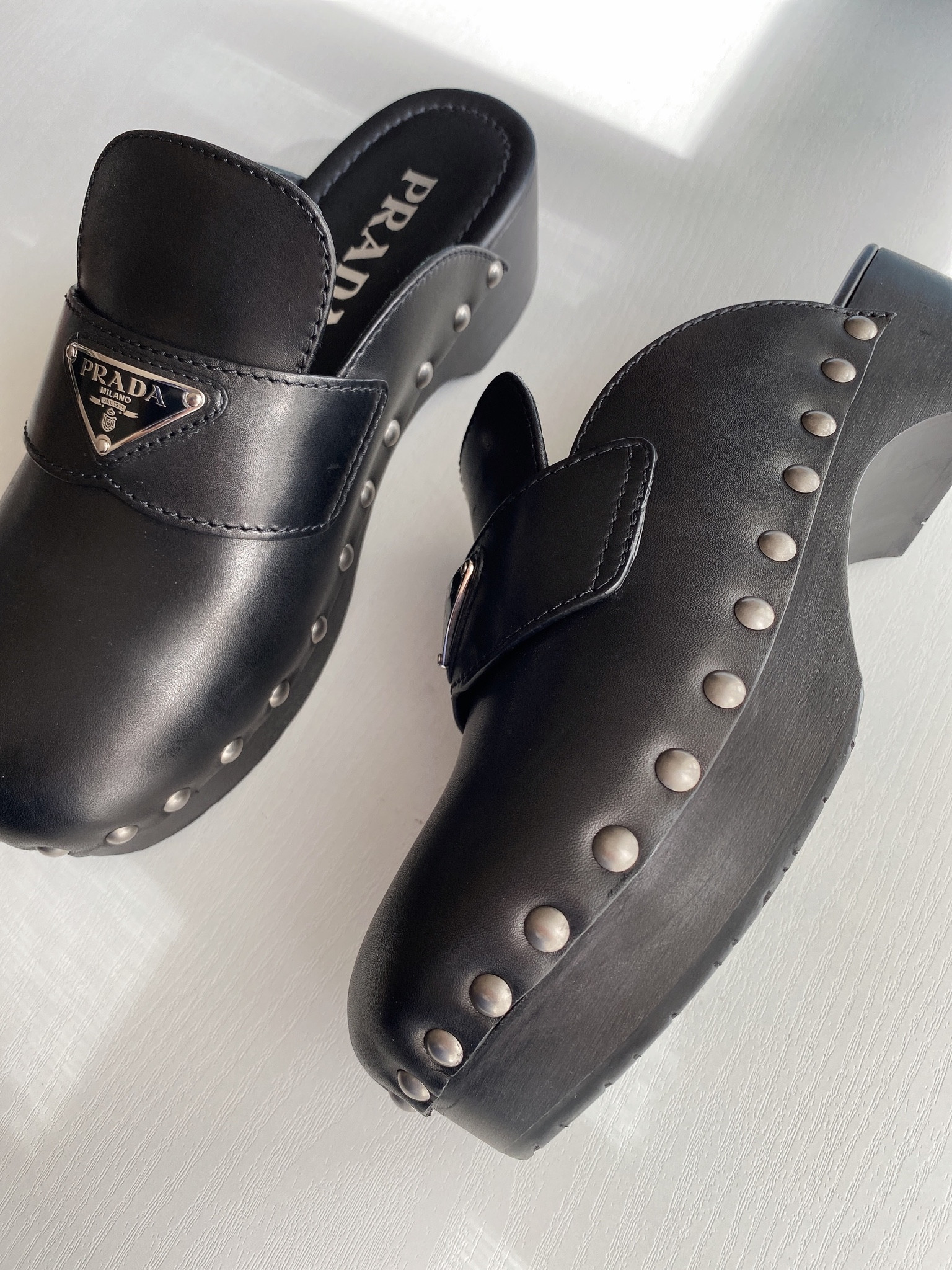 Lovely Prada clogs,
걸을때마다 또각또각 기분좋은소리가나 -!

#clogs #clogstyle #clogs #pradashoes #prada #pradaclogs #pradalover #pradaloafers #fashionstyle #fashioninspo #styleinspiration #styleinspo #프라다 #프라다클로그 #프라다로퍼 #프라다신발 #클로그 #클로그추천 #ootd #오오티디 #koreanfashion #プラダ #プラダ靴 #ファッションスナップ #ファッション #靴 #韓国ファッション 

#LTKshoecrush #LTKstyletip