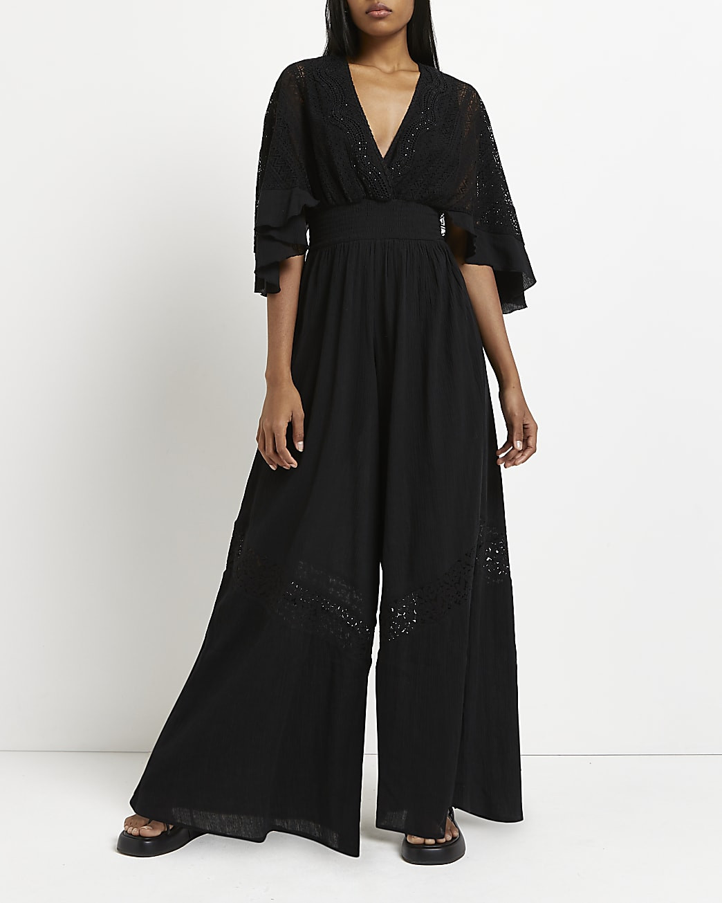 Schwarzer Overall mit weitem Bein aus Spitze | River Island (UK & IE)