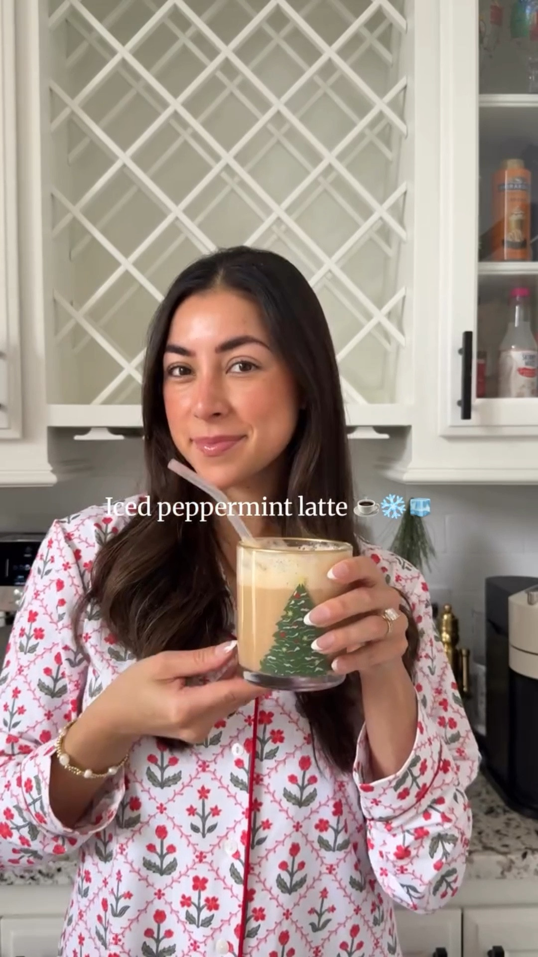 Iced peppermint latte recipe!!❄️✨☕️ so yummy!!! Lmk if you try!
Recipe:
- vanilla espresso pod
- chobani peppermint mocha creamer
- add ice
- skinny mixes, white peppermin mocha syrup
- sprinkles on top
- enjoy!

#icedcoffeerecipe #coffeerecipe #holidaydrinks

#LTKHoliday #LTKHome #LTKdayinmylife