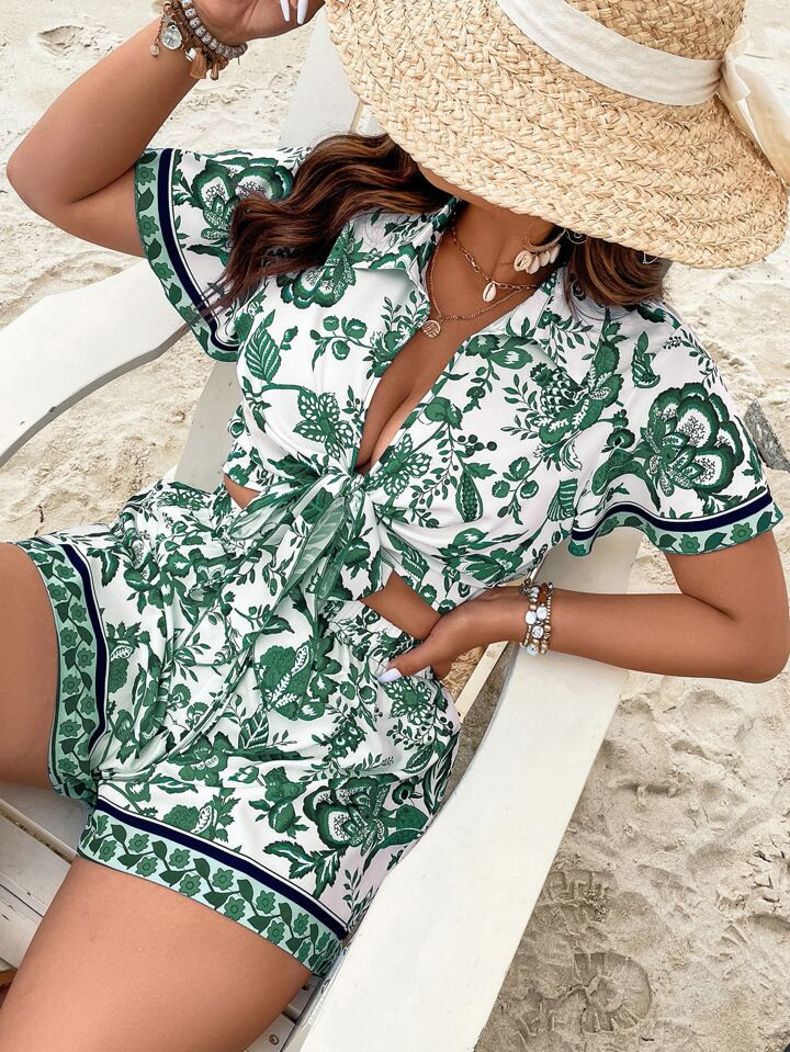 SHEIN VCAY Plus Floral Print Knot Front Crop Blouse & Shorts | SHEIN