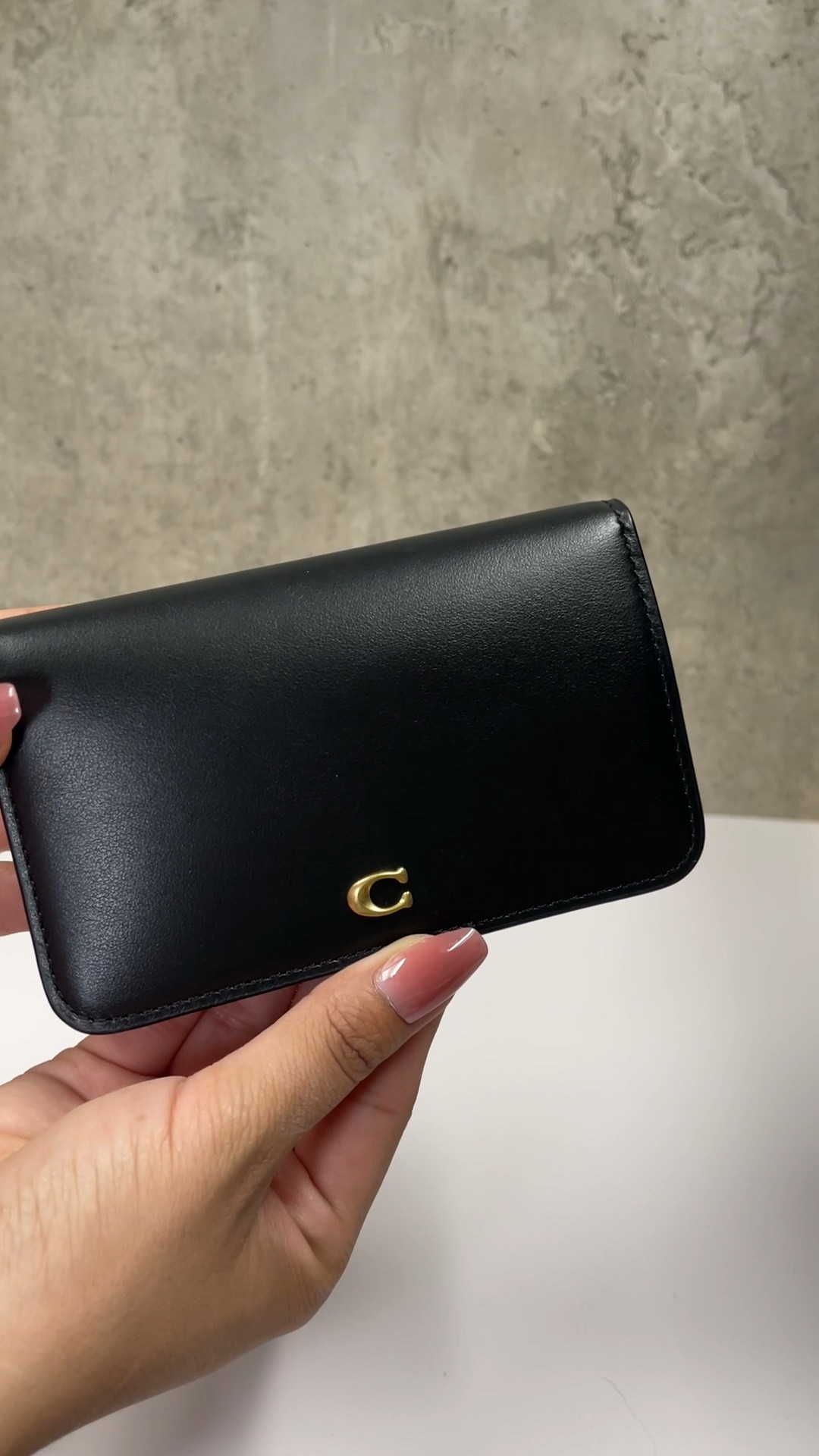 ASMR pick up a new wallet. Needed a black one for work and found the most stunning 🤩 

#LTKitbag #LTKworkwear #LTKFind