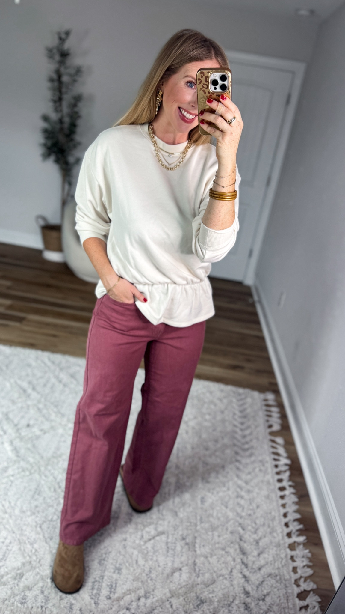 Weekend Walmart Wins try-on
Peplum sweatshirt- small
Pink straight leg jeans- 6