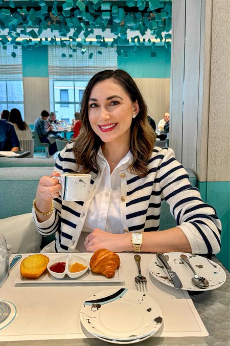 Breakfast at Tiffany’s🩵☕️💎 So happy I was able to get a last minute reservation @blueboxcafenyc to pretend I was Holly Golightly for a day! I got a chai tea and Holly’s Favorites which included a croissant and butter cake. Also, can we talk about the iconic Tiffany boxes that hang from the ceiling🤩🤩 I would highly recommend checking it out if you plan to visit NYC. 



#blueboxcafe #breakfastattiffanys #brunchoutfit #injcrew #tiffanyandco 

#LTKsalealert #LTKbeauty #LTKSeasonal