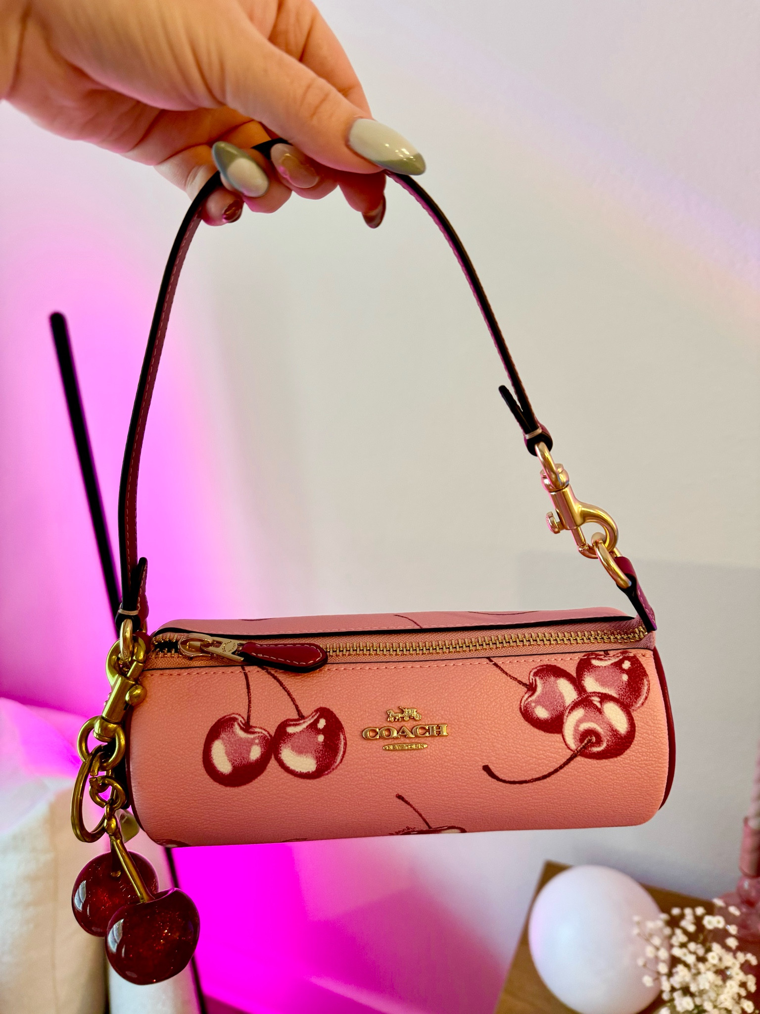 The purse of the summer 😍 Also how good is this Coach super keychain?! $12 + prime shipping 🙌🏻 Shop both now at the link in my bio 🍒 

#LTKStyleTip #LTKFindsUnder50 #LTKFindsUnder100