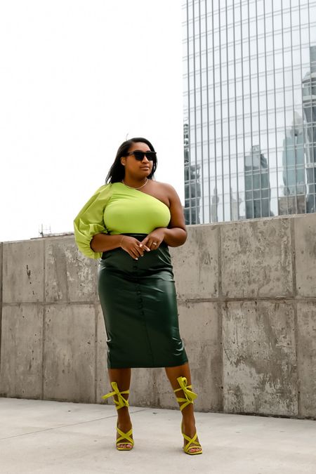 When I found my style I realized that monochrome looks, especially with bright colors were my favorite types of looks. Not gonna lie, this fit will definitely be on repeat this Spring. 

#LTKstyletip #LTKshoecrush #LTKcurves