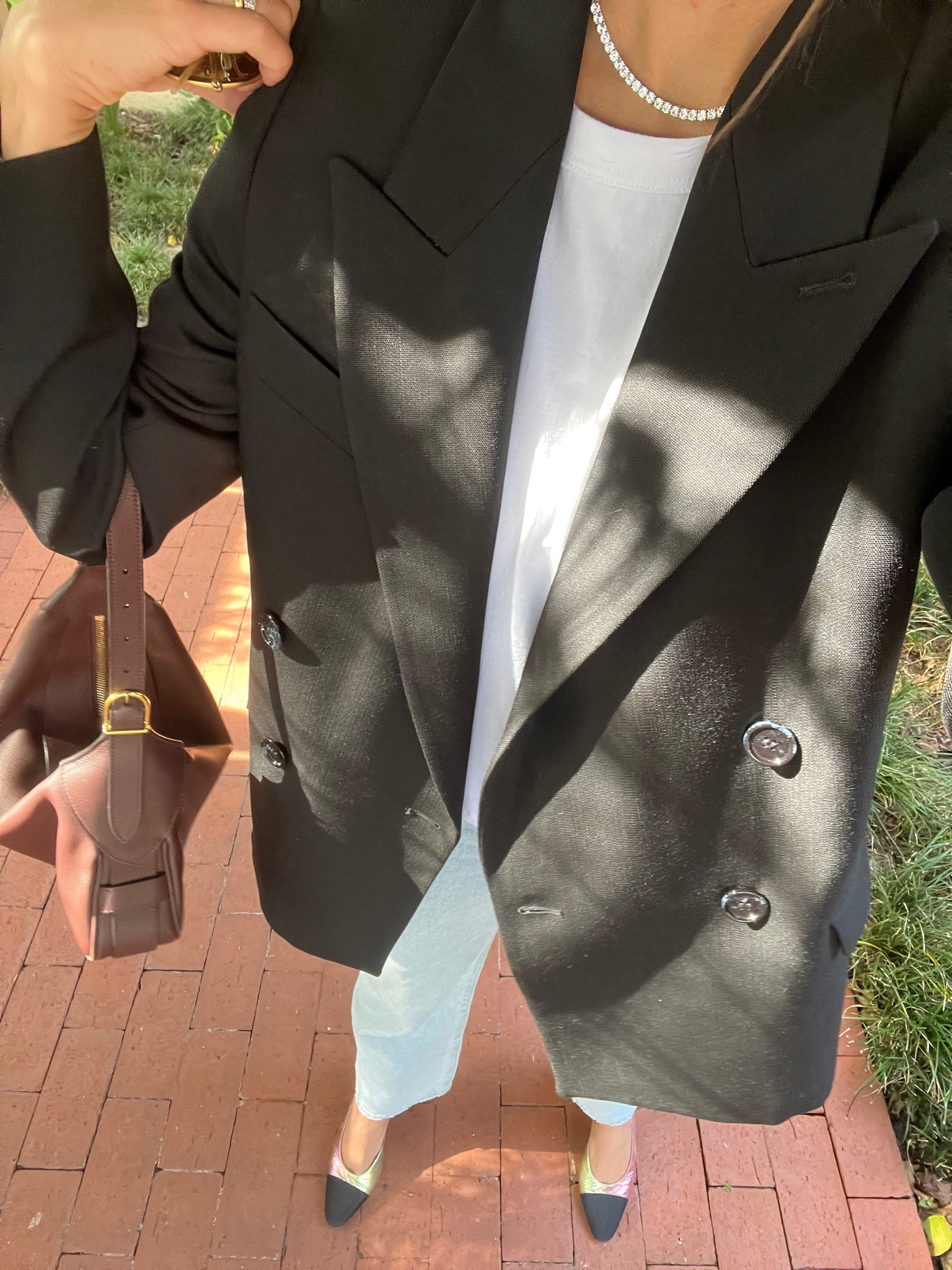 blazer: size 36 - runs small but very little measurement differences between sizing. Sized up 2 sizes for an oversized fit  
T-shirt: size small
Jeans: size 27 - size up one 