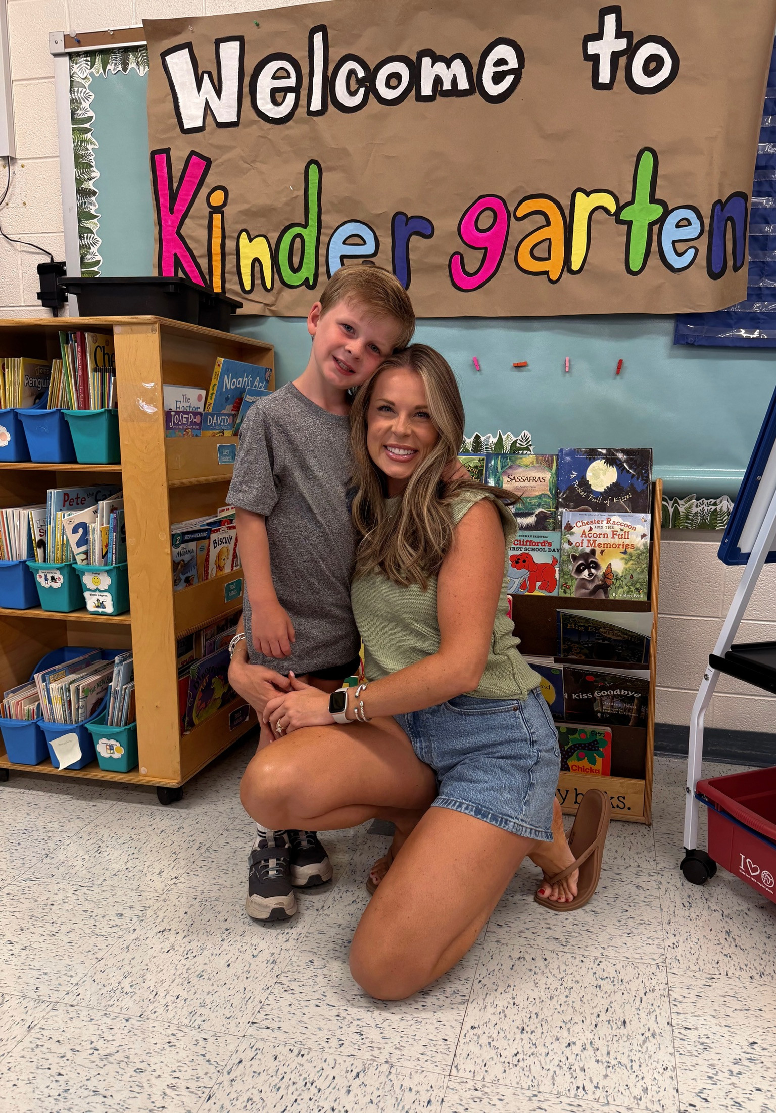 Meet the teachers day🥹

my top is out of stock so I am linking a similar one from amzn! wearing a 26 in these shorts!

abercrombie sale | everyday fashion | summer look 

 #LTKootd #LTKmomlife #LTKSaleAlert