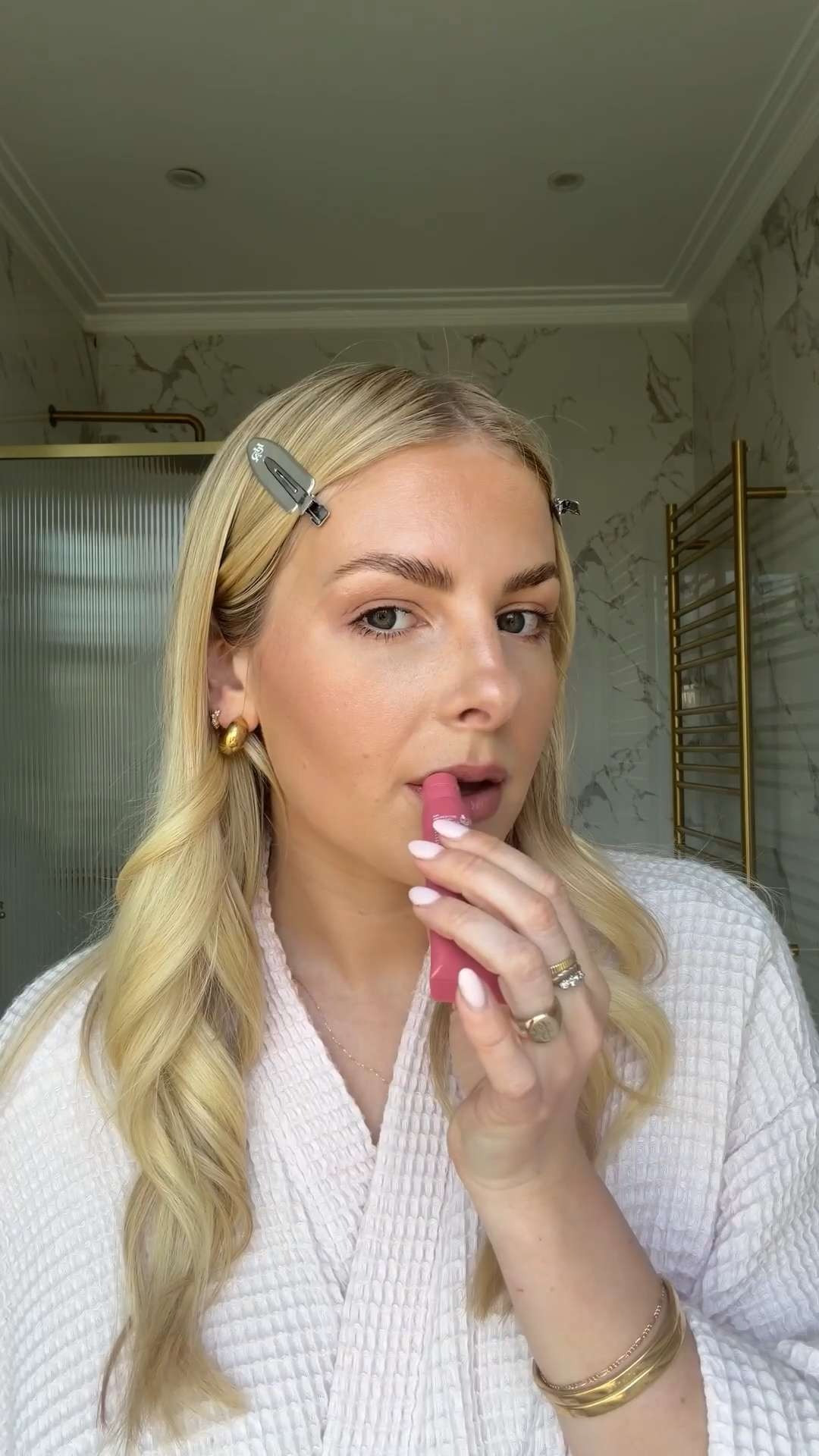 my every day make up routine 🫶🏼 20% off space nk! 

shades all here: 
flawless filter: shade 4 medium
kosas concealer: 4n 
hourglass concealer (under eye brightening): SAND 1.45
sheer glow foundation stick: 6 medium
REFY bronzer: Tan 
Blusher stick: Rosy Glow 
Summer Fridays liner: Latte 
Charlotte Tilbury Poweder: 2 medium 
