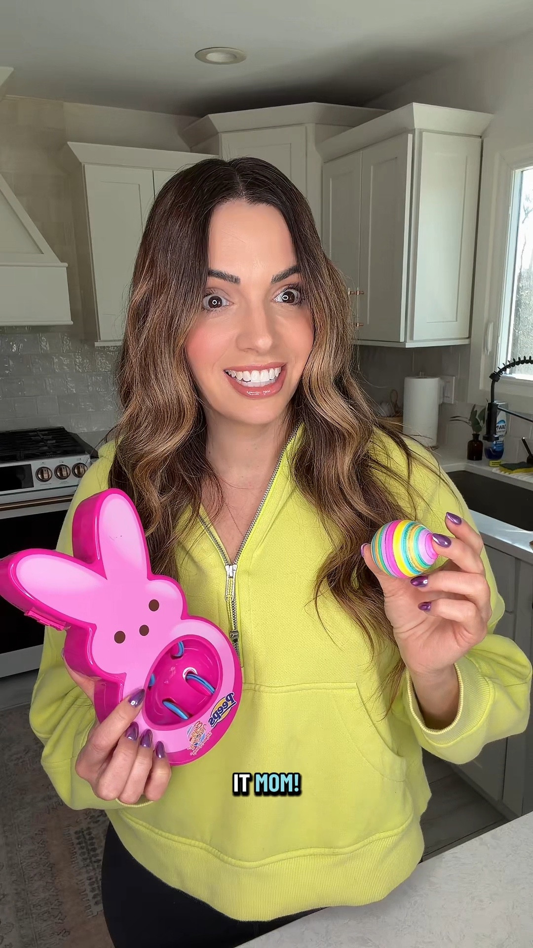 HOW SATISFYING IS THIS PEEPS EGG DECORATOR?! 