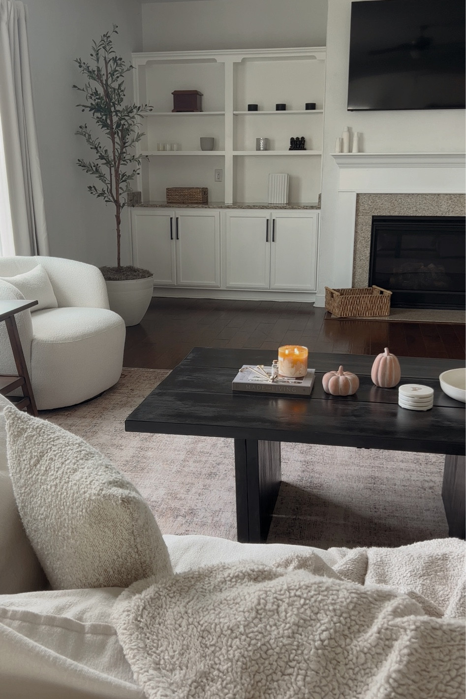 living room round up 



#LTKhome #LTKfindsunder50 #LTKSeasonal