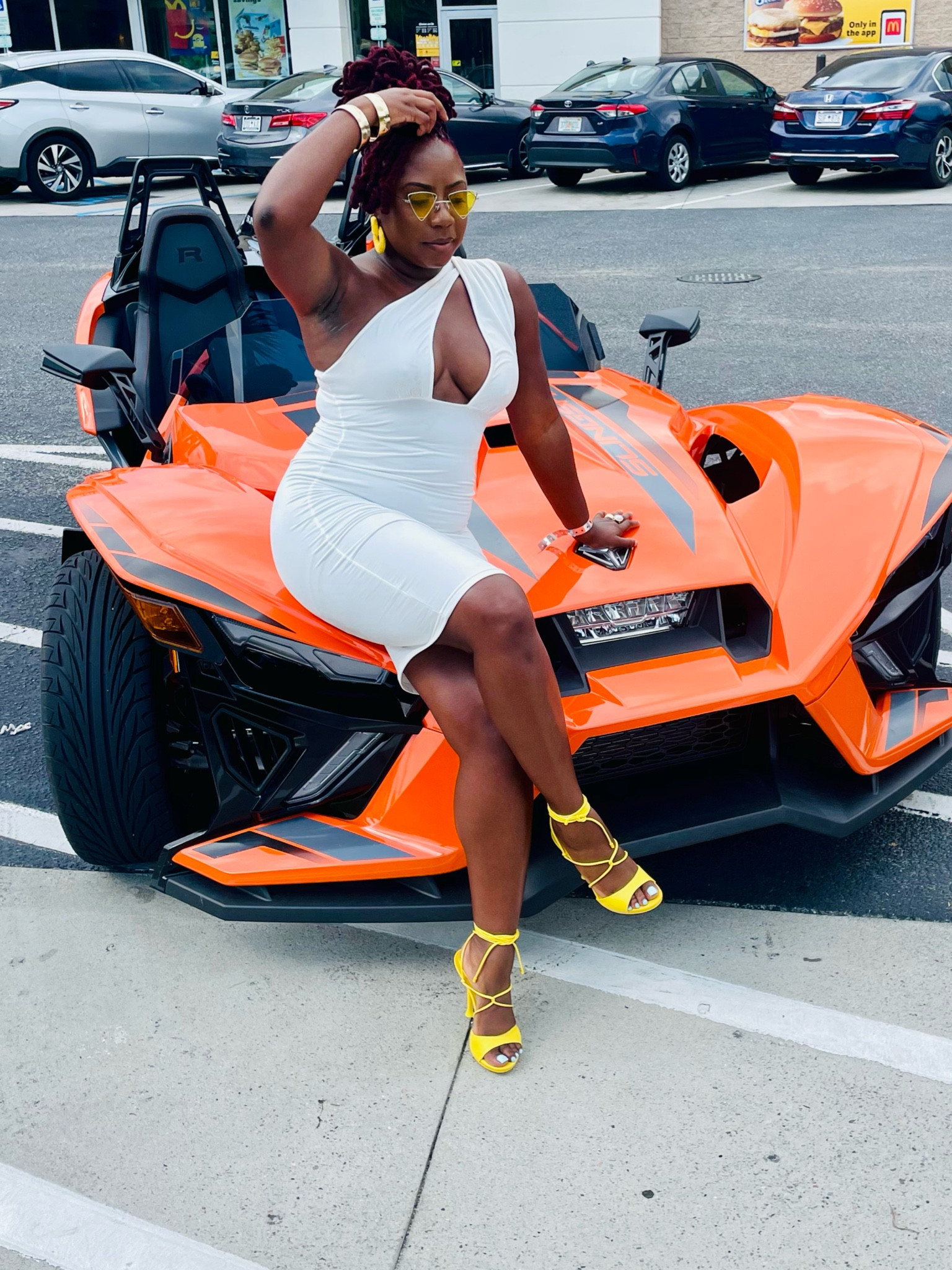 Simple Accessories for an All White Brunch! 💛