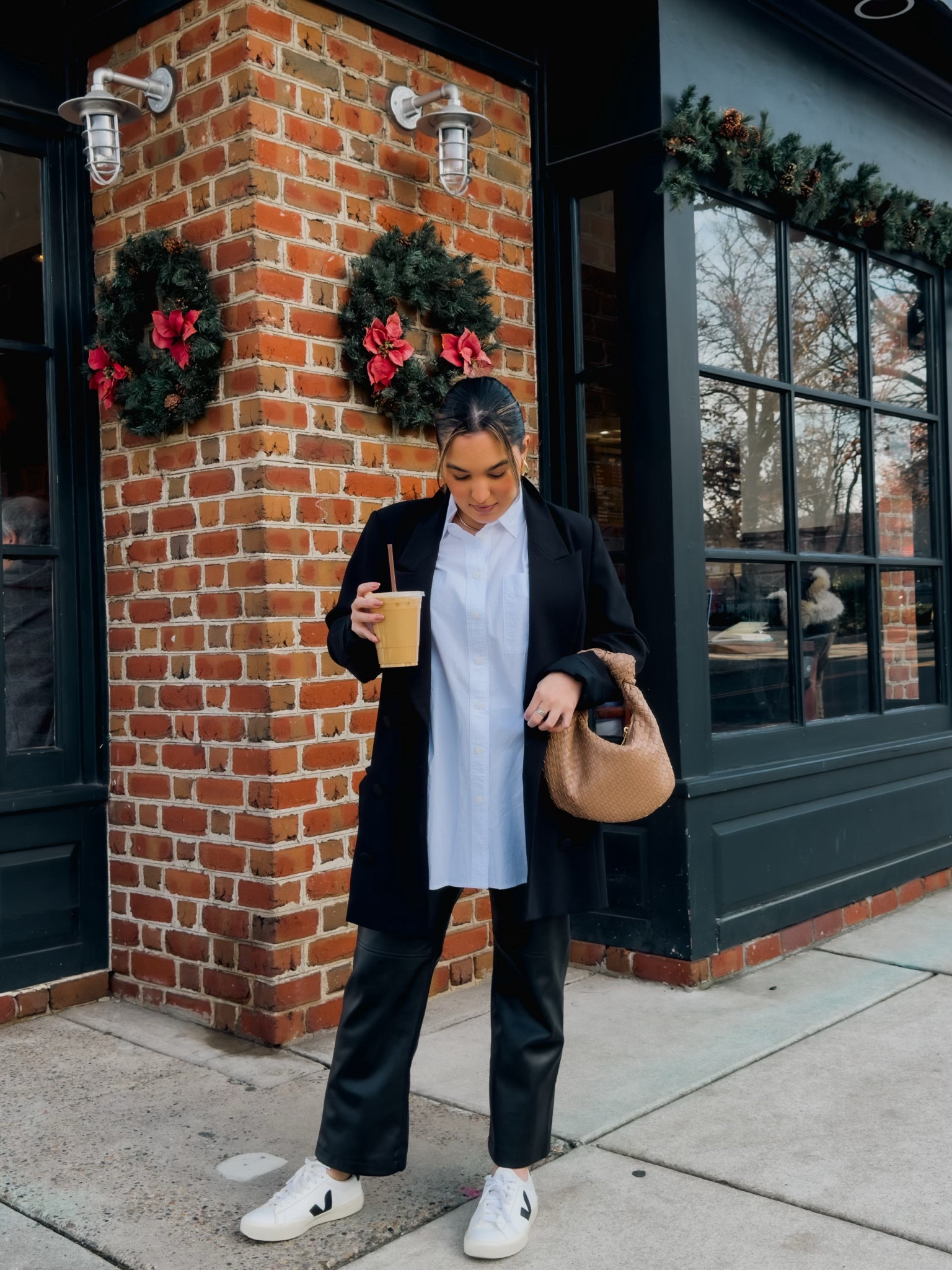Outfit of the day 

#madewell #goodamerican #veja #bottega #outfitoftheday #coffeerun #leatherpants #leatherpantsoutfit 