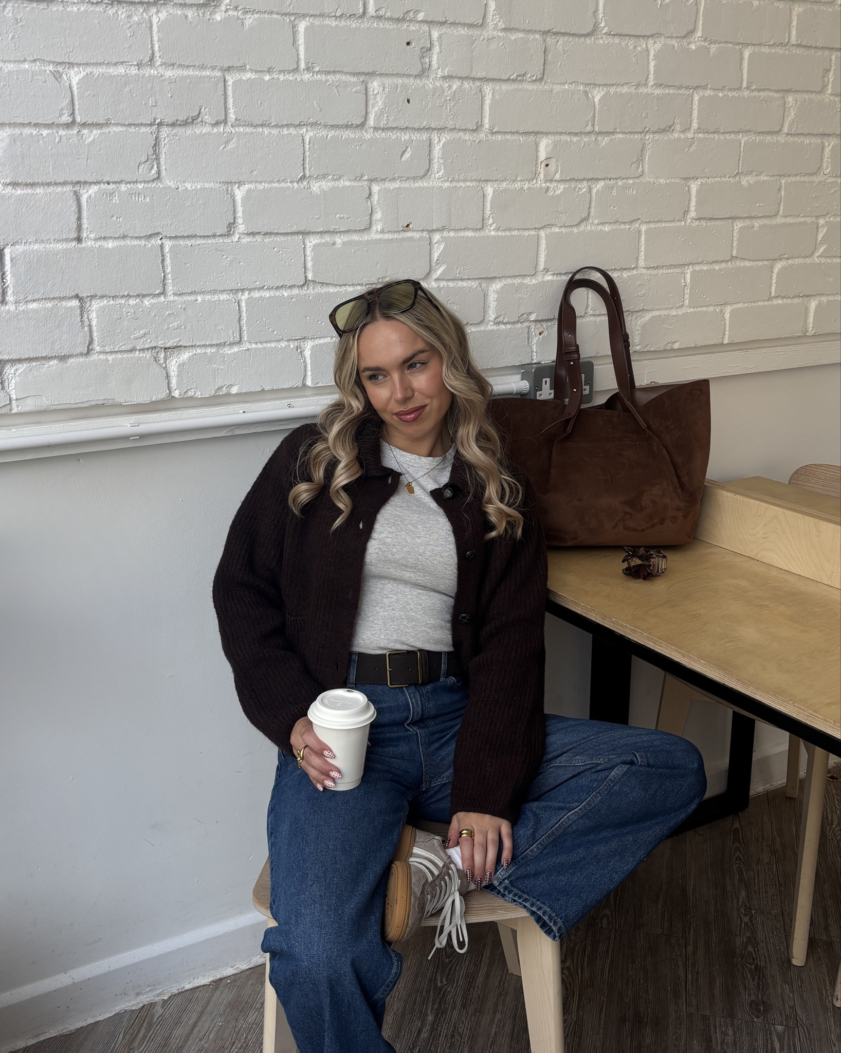 coffee dates in #newlook ☕️

Brown knit cardi
Blue wide leg jeans 
Brown suede bag 

#LTKautumn #LTKuk #LTKpetite