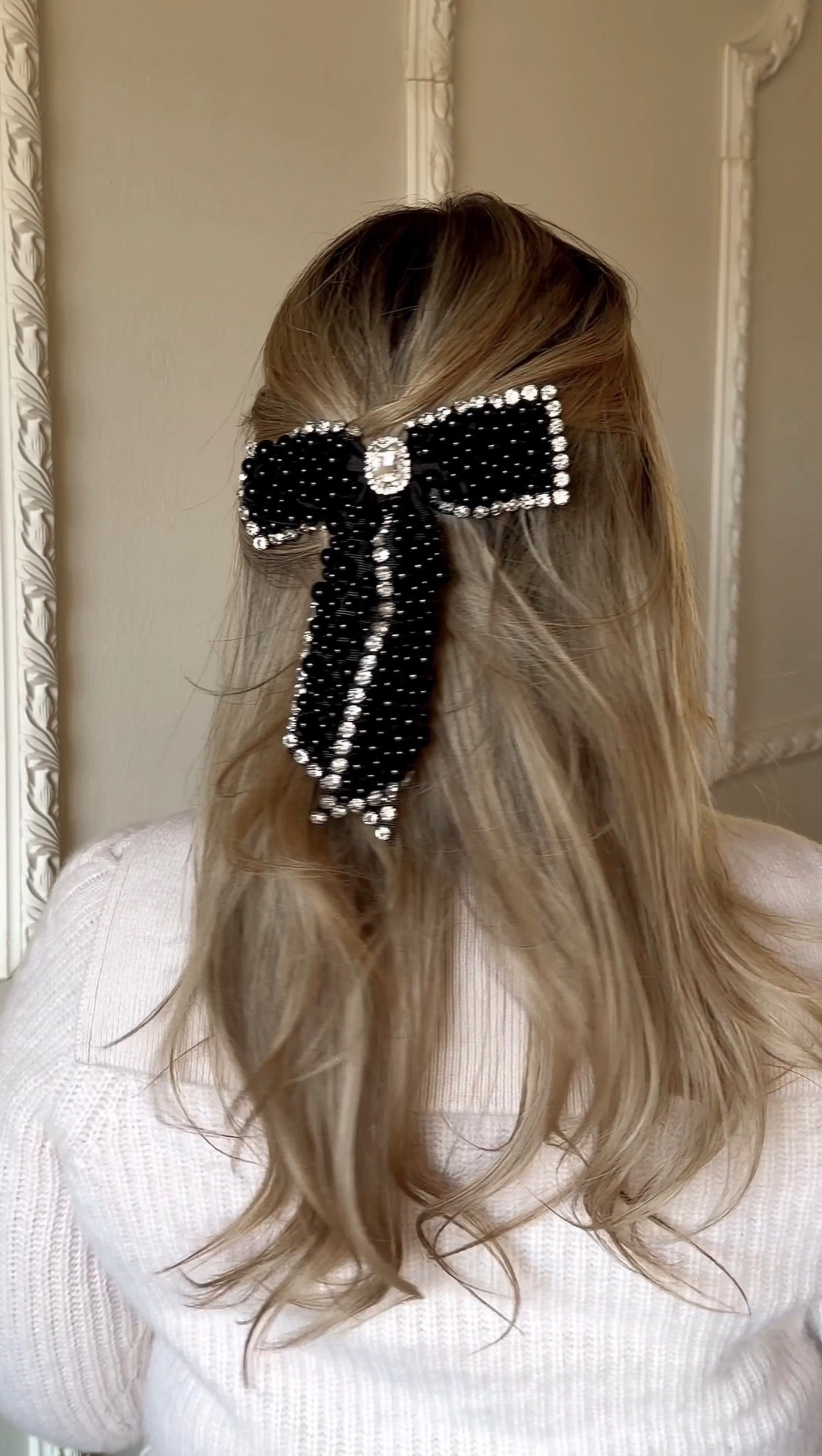 Hair bow 

#LTKBeauty #LTKgrwm #LTKHoliday