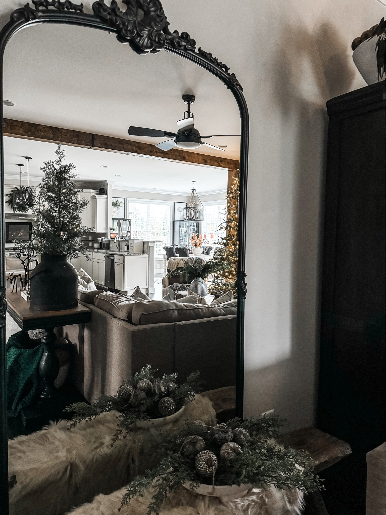 Friday Favorites!!
Christmas in my home♥️

King Noble Fir tree, faux fur rug/pelt, vintage looking ornaments, gold bells, 8” mini wreath, burgundy velvet ribbon, cream Minka pot, white bowl, round coffee table, Norfolk pine garland, Norfolk pine garland, wall mirror, frosted berry stems, wood tree



#LTKHoliday #LTKSeasonal #LTKhome