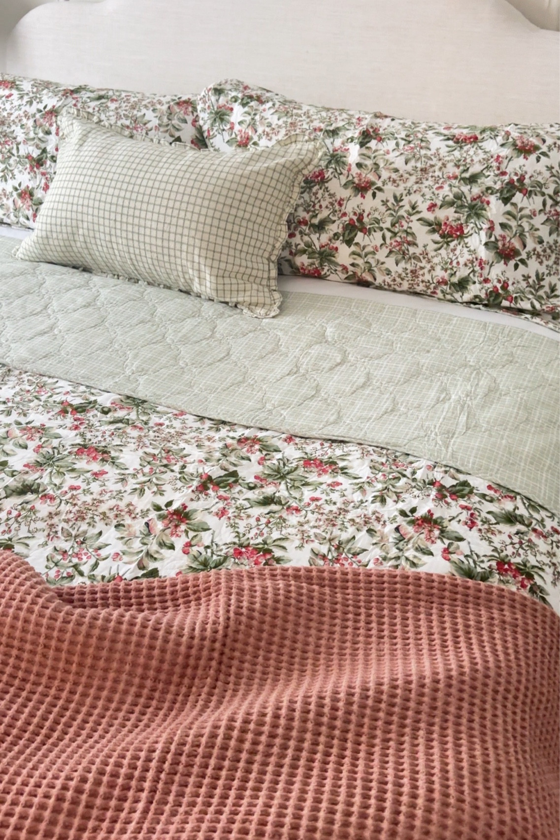 Bed details- reversible quilt, throw pillow, throw blanket, upholstered headboard 

#LTKHome #LTKSaleAlert