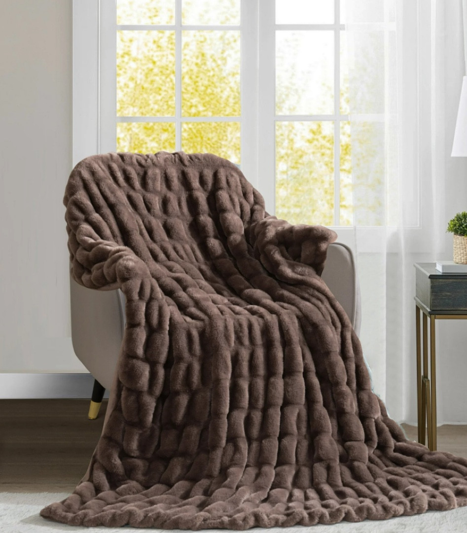 
Better Homes & Gardens
Better Homes & Gardens Dk Brown Polyester Faux Fur Reverse to Mink Throw Blanket, 50"X60", for Adult #lookforless comes in many colors 

#LTKhome