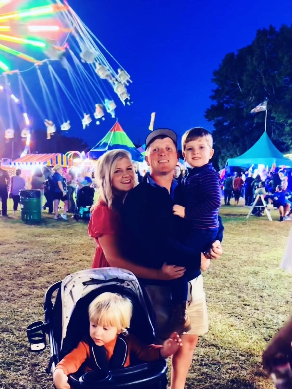 w e e k e n d   c a m e r a   r o l l  🎞️ from the sweetest fun-filled 🤩 fall weekend yet to welcome in the season 🎃🎡👶🏼🎢🎟️🎠💐🤠🇺🇸🚜🍂💒🌼🫙🏡🧺🐓🌱🥚🪣 #weekendphotodump #cameraroll #smalltownfair #pumpkinpatch #weekendonourfarm