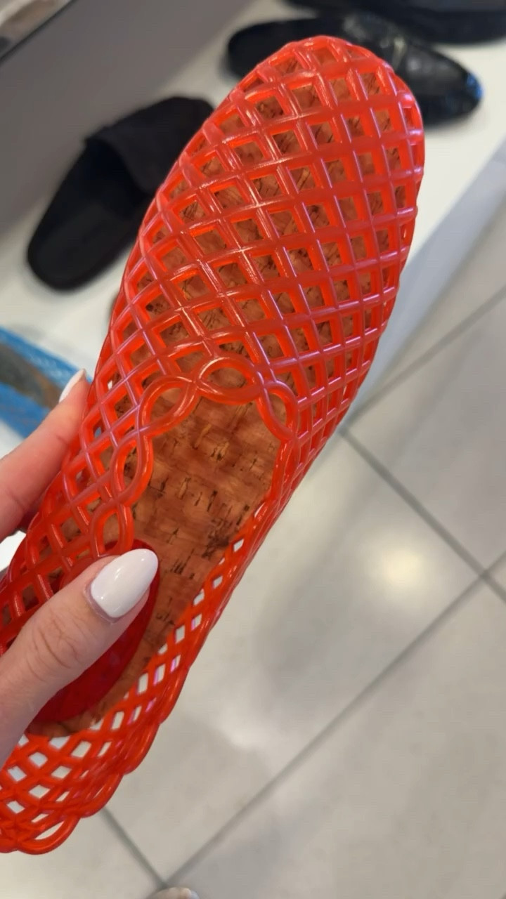 Jelly flats, poppy red color, bright colors, spring shoes, anna monteiro, annabrstyle

#LTKOver40