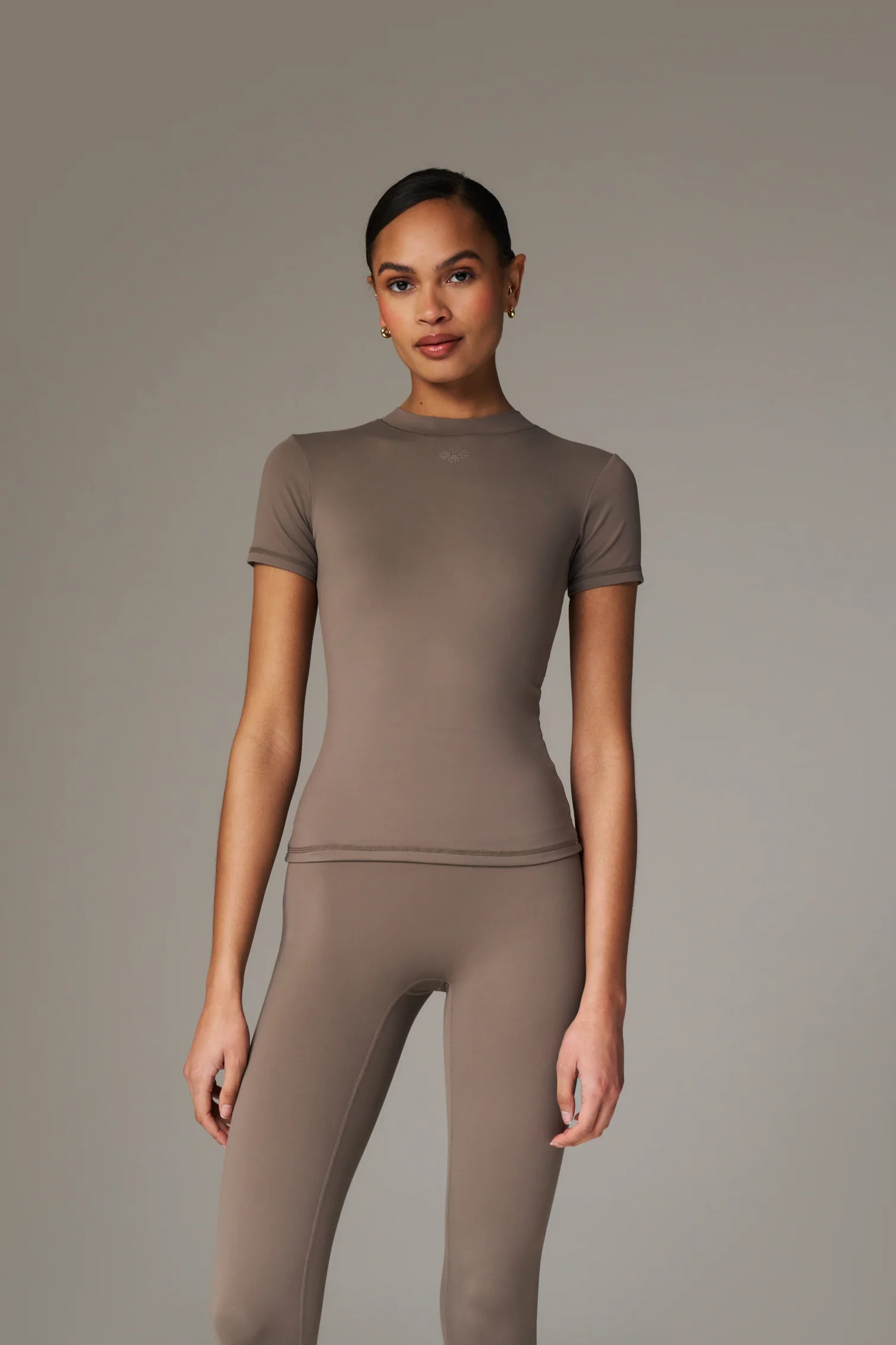 SCULPTING STRETCH EMBLEM BABY TEE - COCOA | The Couture Club