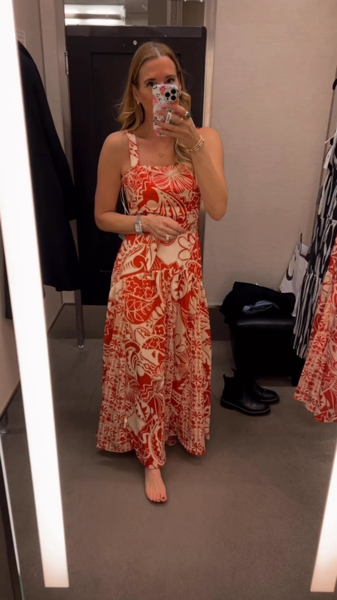 Such a beautiful dress is you have any spring break trips planned. I am 5’7” and usually a small but when down to an extra small in this. The small was really large around the bust area. 
