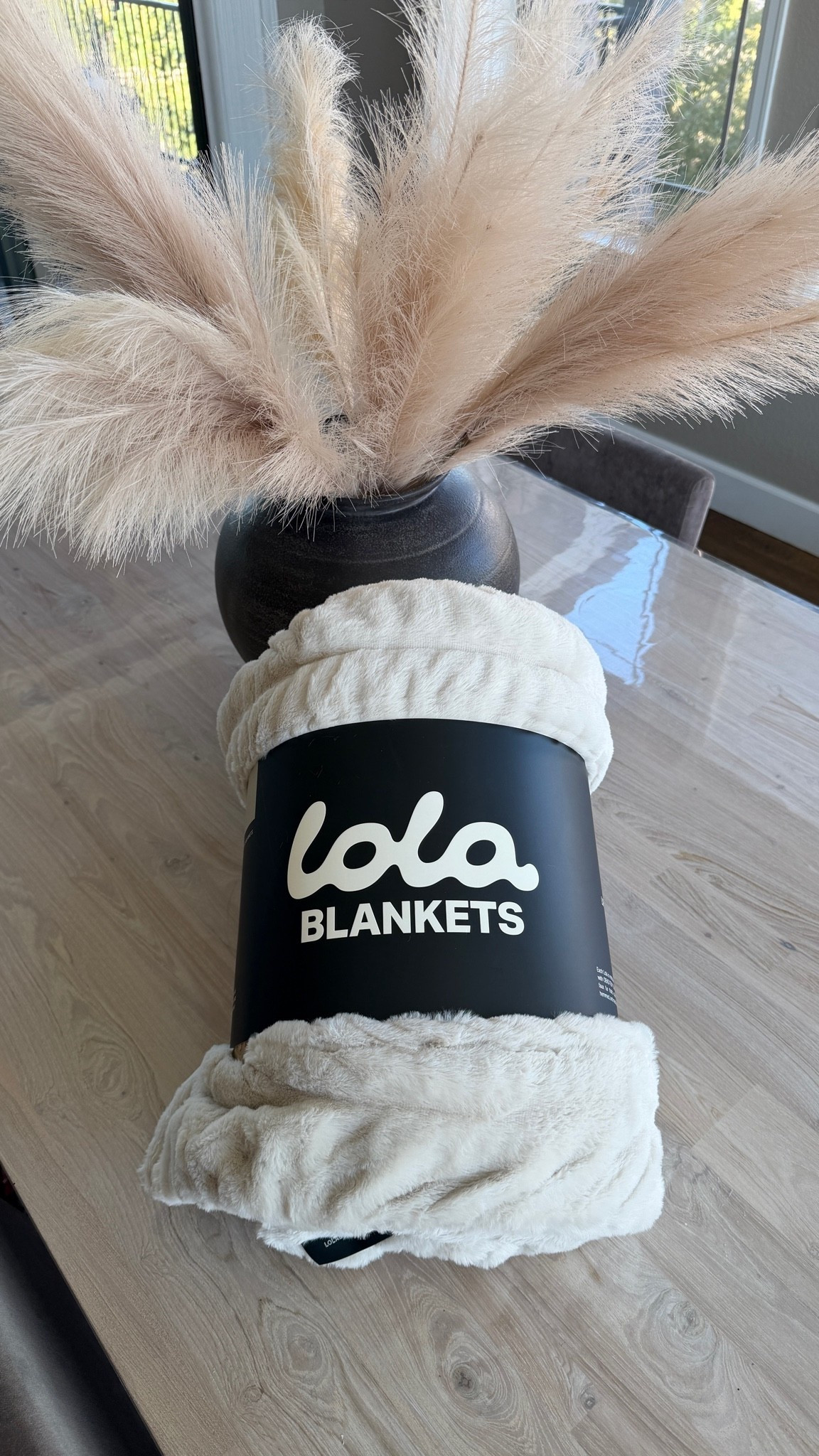 My new Lola blanket - I fear it’s absolutely worth the hype!! 

Lola blanket, faux fur, fur blanket, fall blanket