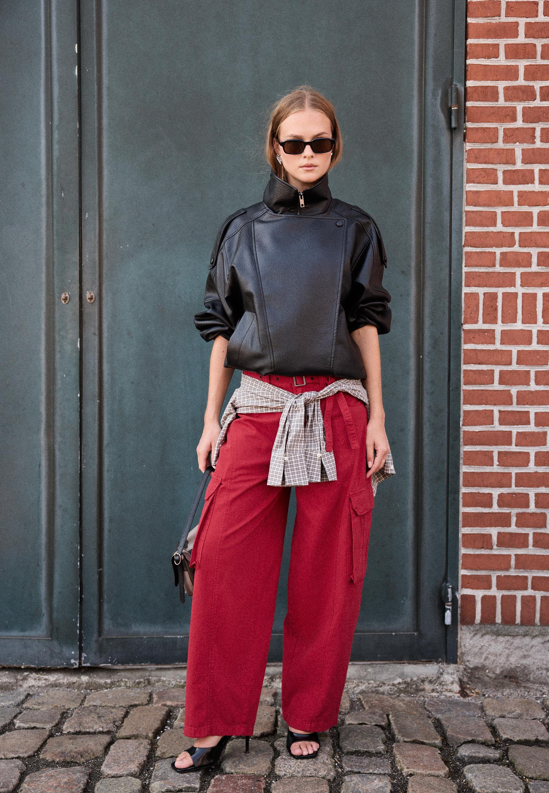 Stradivarius Barrel cargo trousers  Red 16 | Stradivarius (UK)