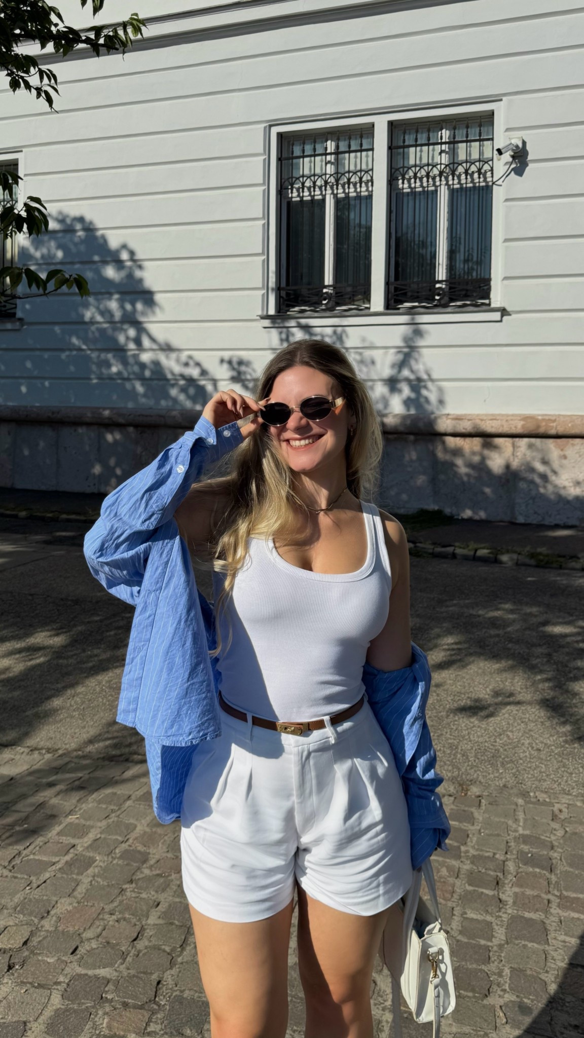 late summer fit 🤍 all white with a touch of blue #whiteoutfits #whiteshorts #oldmoney #oldmoneyoutfit #simpleoutfit 

#LTKdeutschland #LTKeurope