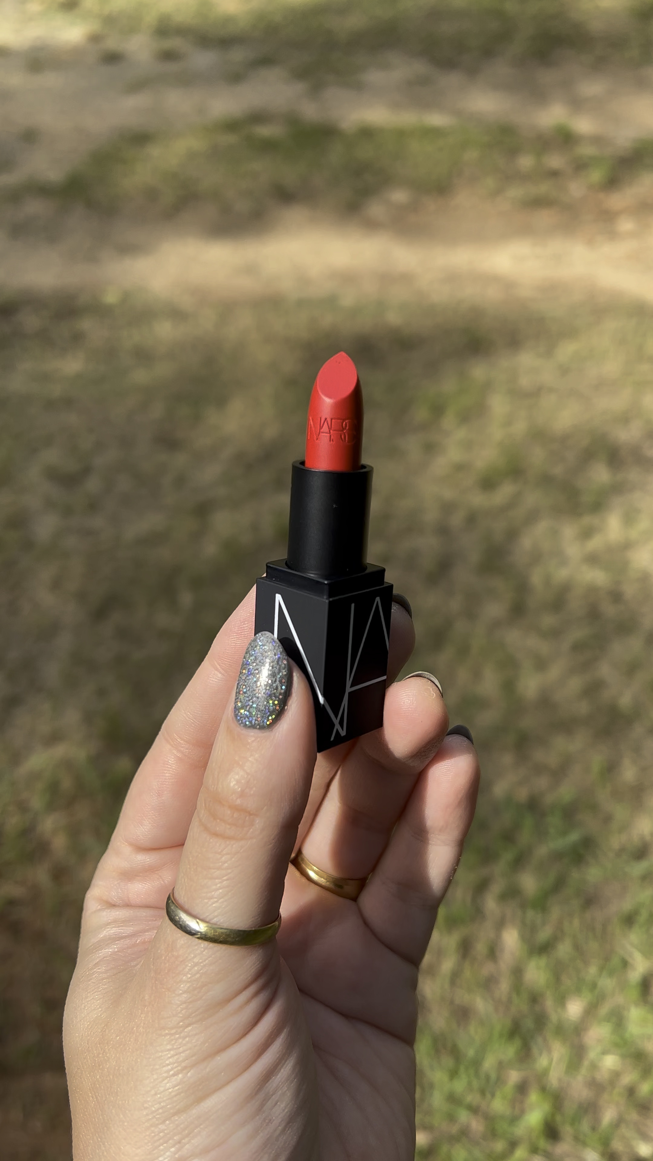 Um vermelho frio, de impacto e bem resistente. Esse é o Inappropriate Red da Nars #LTKConBR2023 

#LTKbeauty #LTKbrasil