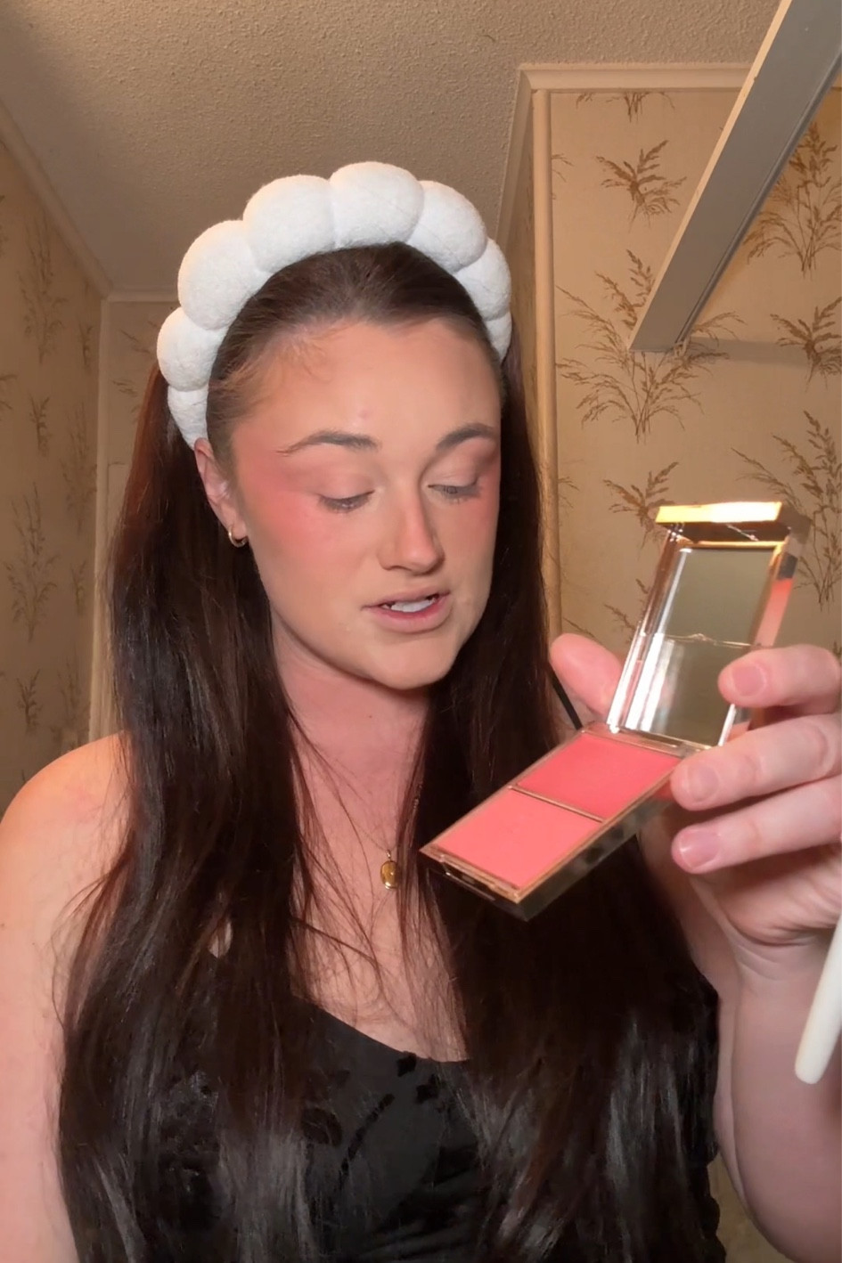 SPEECHLESS!!! This formula! The colour! The application! The blendability!! Zero faults and I need all of them right away!!!

#LTKnewzealand #LTKbeauty