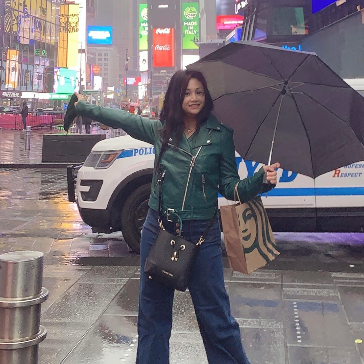 Everything is linked under “What’s In My Bag”
What’s one item you never leave the house without?

Hashtags (LTK + fashion)
#LTKStyle #LTKfashion #OOTD #WhatsInMyBag #LTKHoliday #LTKGiftGuide #LTKBag #LTKfit #StreetStyle


#LTKHoliday #LTKFamily #LTKPetite