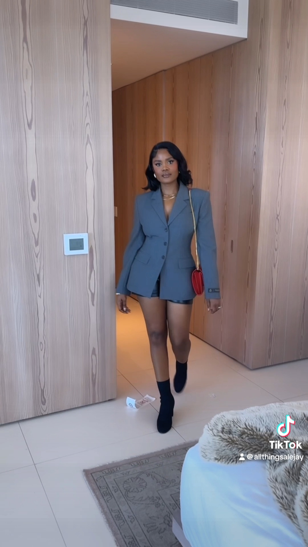 Get dressed with me for the Glossy Co Event in LA
All outfit links are on my LTK (Link in bio)

#fashion #getdressedwithme #outfitoftheday #ootd #LTKFashion