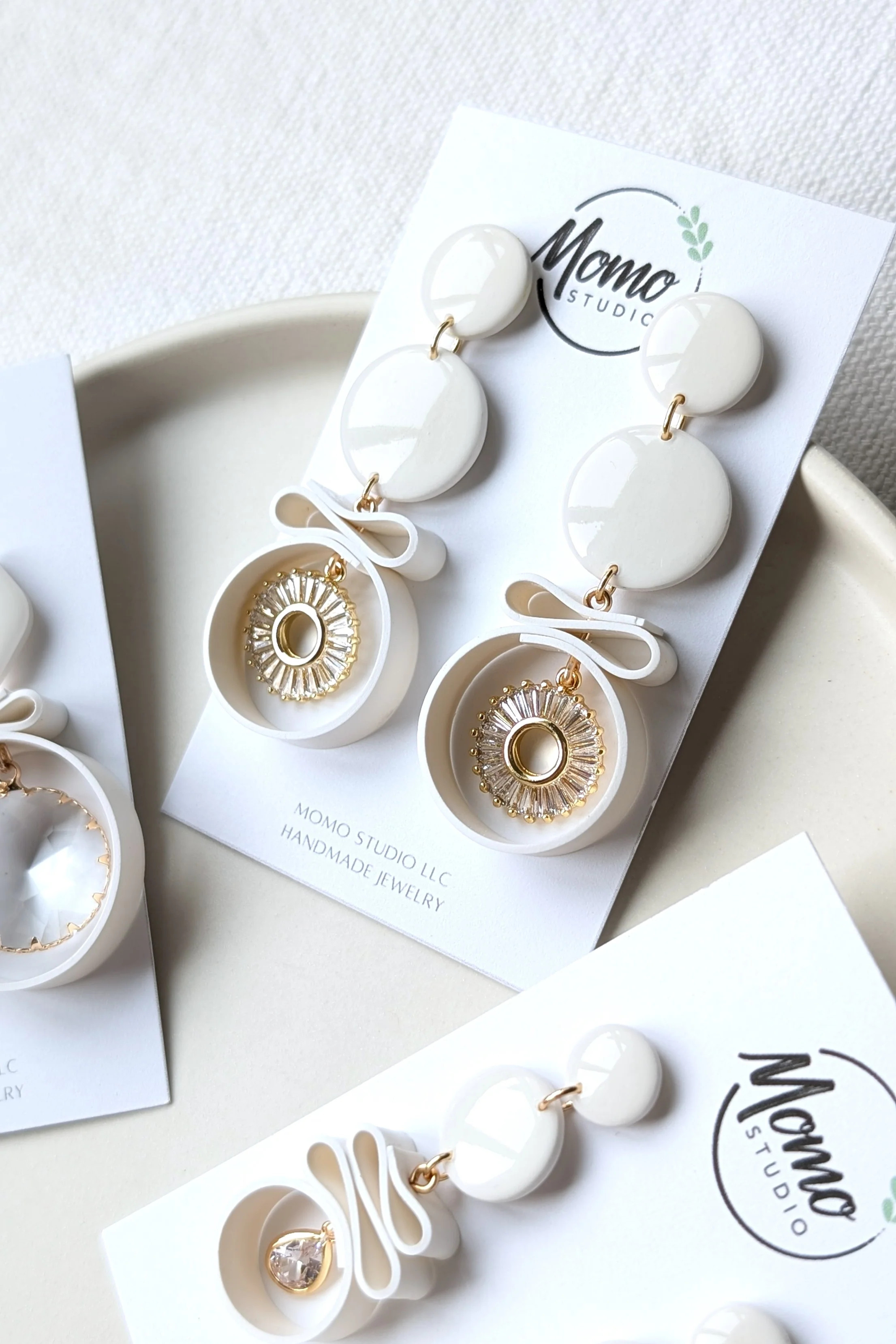 Dangle #7 - Ribbon Collection - WHITE + GOLD | Momo Studio