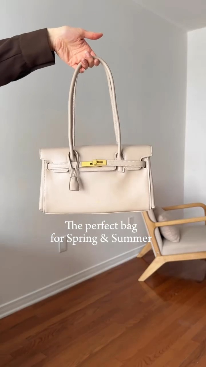 The bag that goes with every single outfit! Comment SHOP for link. 
Use code BC26mery for 15% off 🤍

Neutral, chic & perfect for Spring & Summer.

Bag from @jwpei_official 

#jwpei_official #jwpei #jwpeibag #jwpeiyara #simplestyle