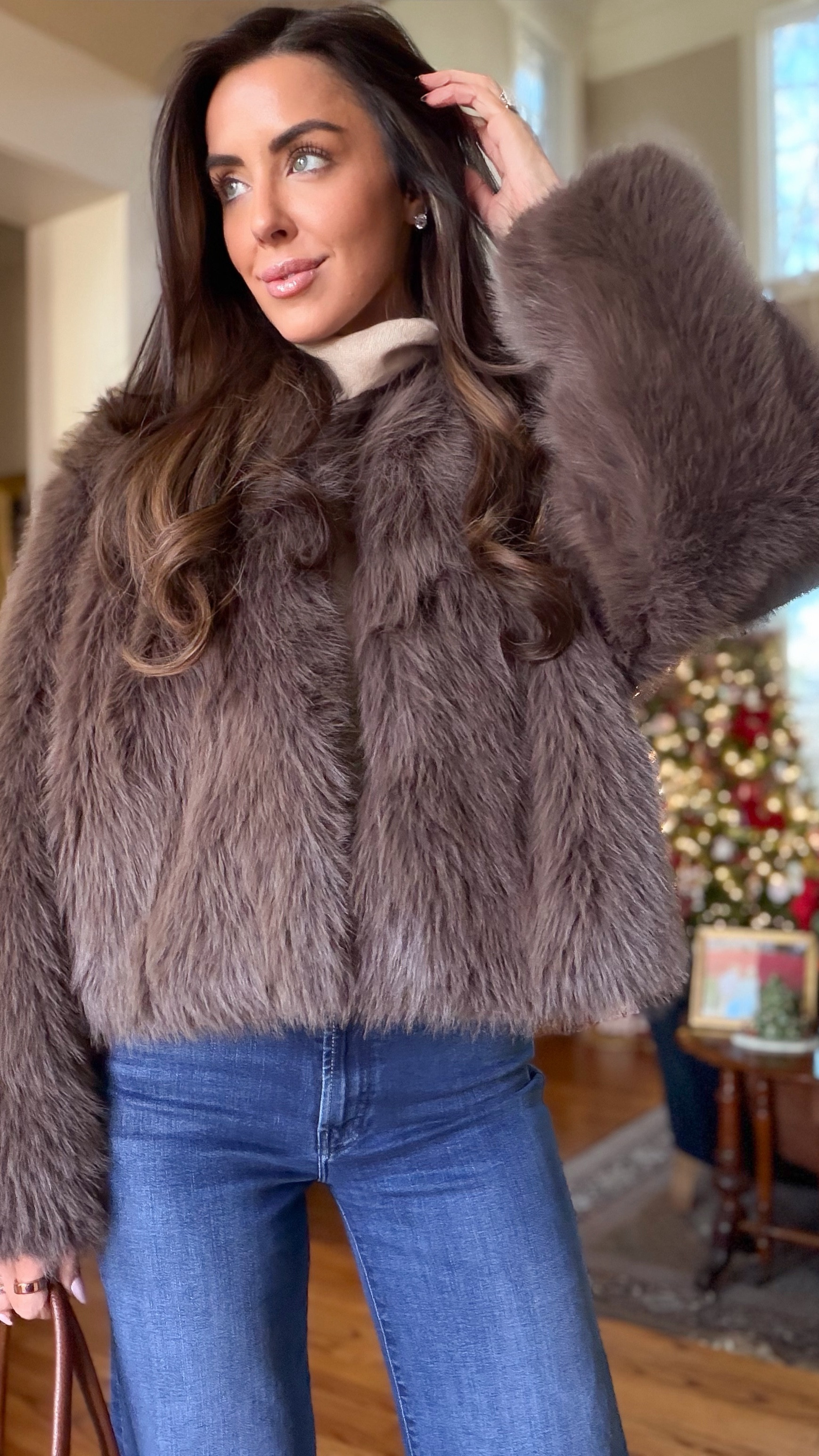 THE prettiest faux fur! Both my mom and I got these and they are SO cute. I’ve been wearing mine with jeans, dresses, everything 🤍