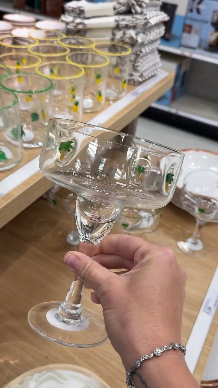 New Threshold Entertaining collection at Target! These are perfect for summer parties! 🌴 Follow + comment “SHOP” for a link! (make sure you’re following to receive it) ✨ & if you love Holiday finds and gift ideas, follow along for more! 

#Targetcreator #targetfinds  #targetstyle