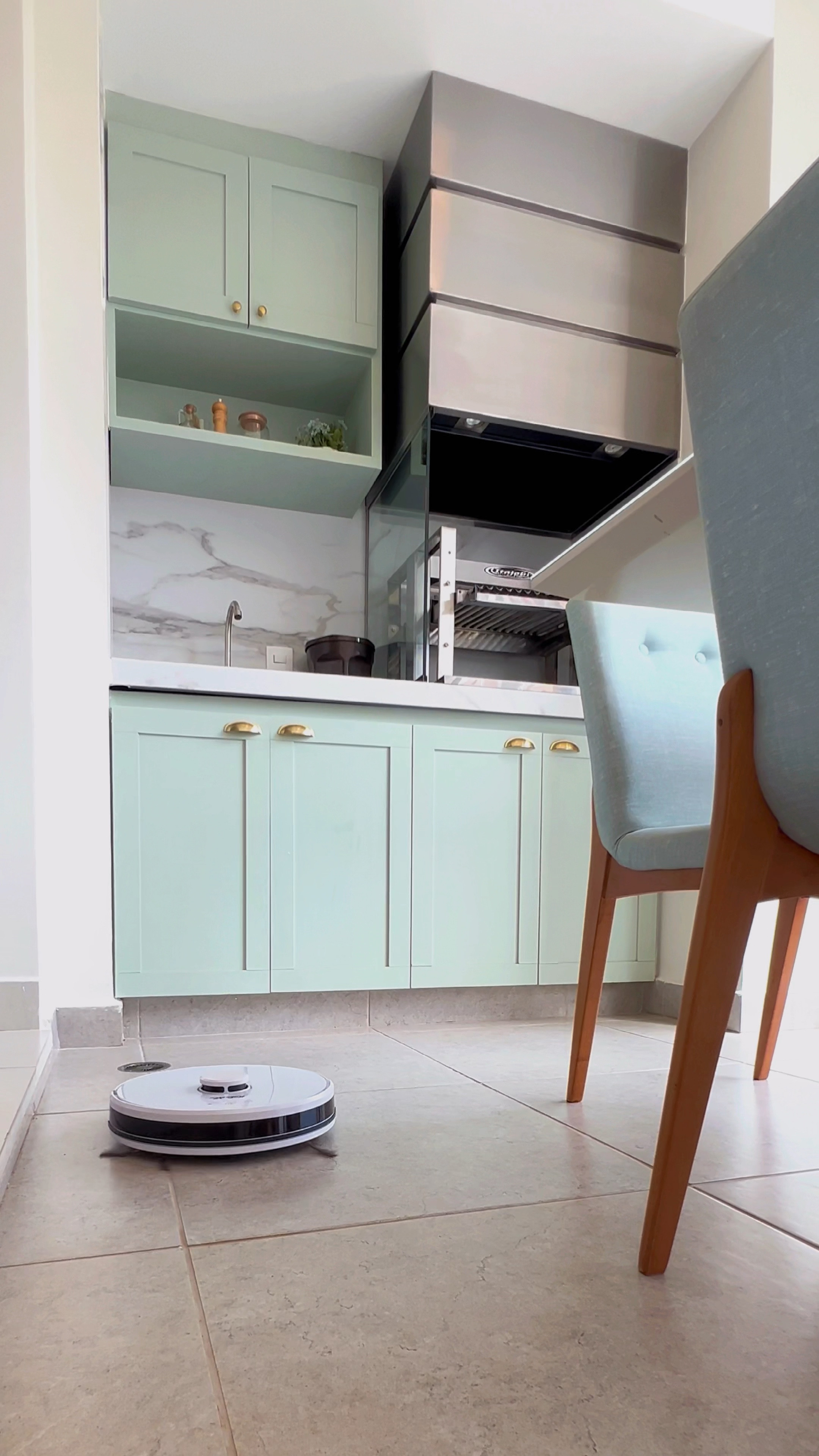 Comprei tarde 😂😂 é uma revolução para o lar. Com o acionamento inteligente, você pode programar e agendar através do aplicativo Smart. Você também pode acionar o robô através do Google Assistant ou Alexa! As funcionalidades de navegação a laser 3D e giroscópio de alta precisão permitem um mapeamento preciso do ambiente para uma limpeza mais eficiente e você ainda terá 140 minutos, aproximadamente, de autonomia de bateria.

Esse tem as duas funções:
Robô Aspirar de Pó e Passar Pano também.

#LTKbrasil #LTKhome