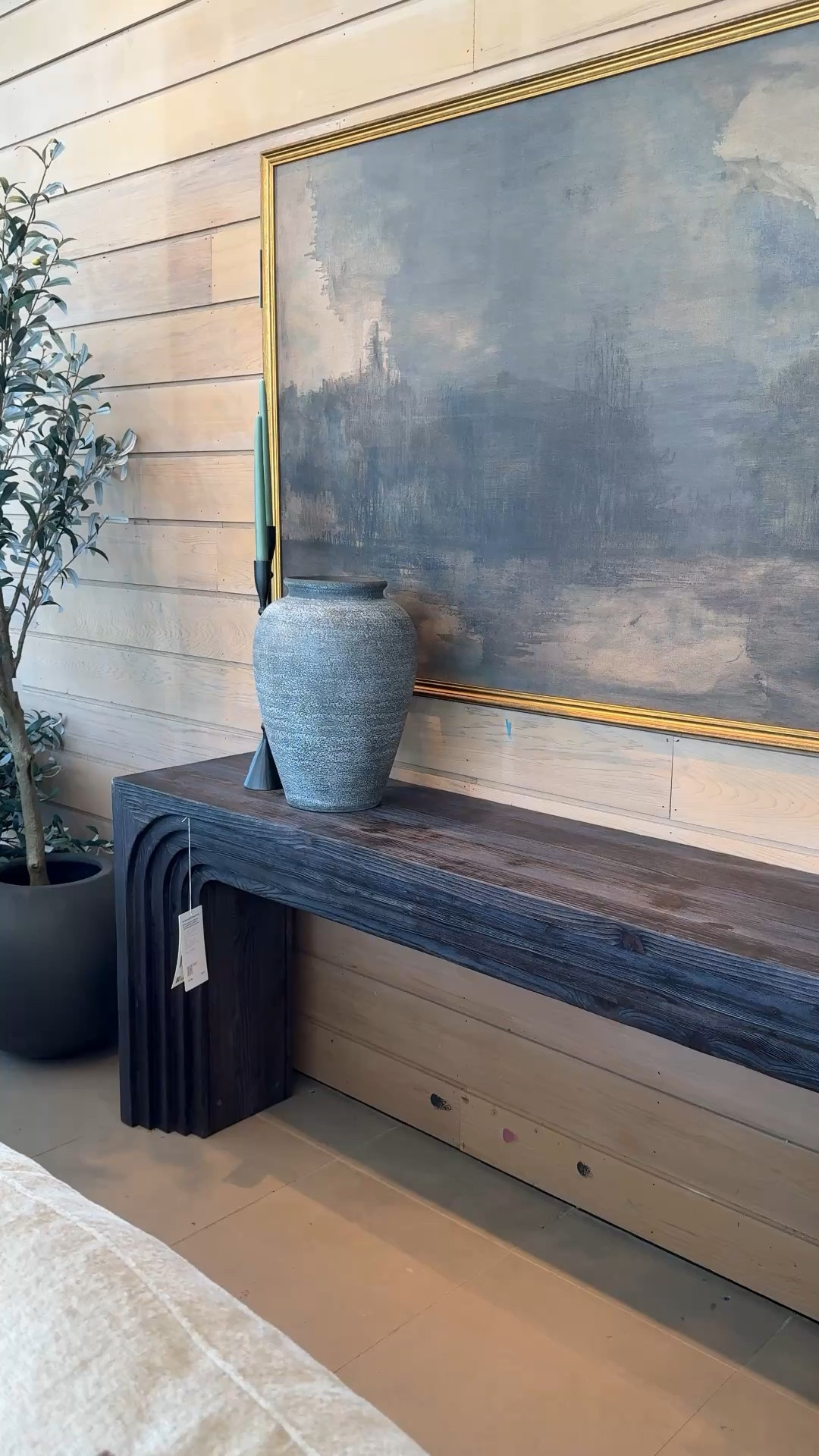 The Valo 72” Ebonized Pine Console Table instantly transforms any hallway or entry into a modern statement. 🖤 Its waterfall silhouette and stepped architectural details give it that sculptural, gallery-like feel — clean, bold, and full of presence. The ebonized finish adds depth and drama, while the natural version offers a softer look if you prefer warm neutrals. 🤩 Linked this stunner plus a few similar modern consoles to help you recreate the vibe!
#CrateAndBarrel #ModernHomeDecor #ConsoleTable

#LTKHome #LTKSaleAlert