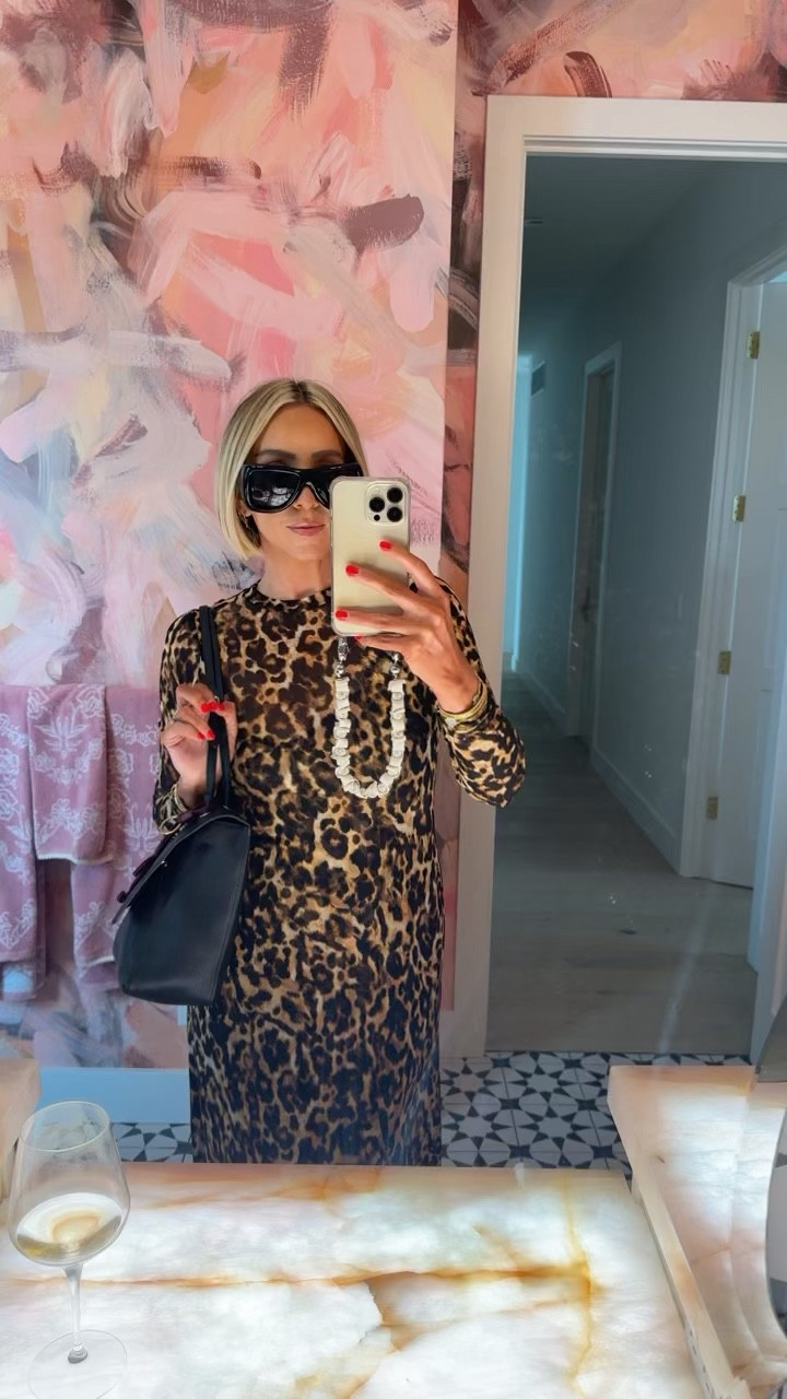 These long sleeve light weight dresses are always my fav .. wearing a medium 😍 Linking all my fav prints here 