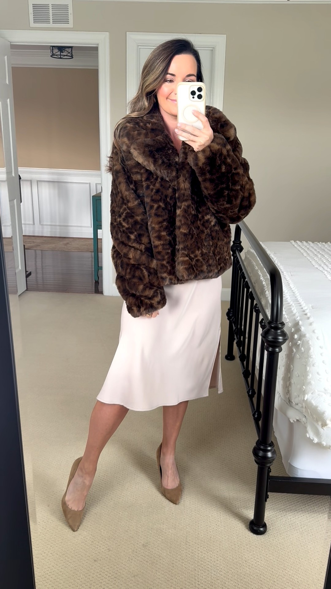 Walmart faux fur jacket size s


#LTKHoliday #LTKParties