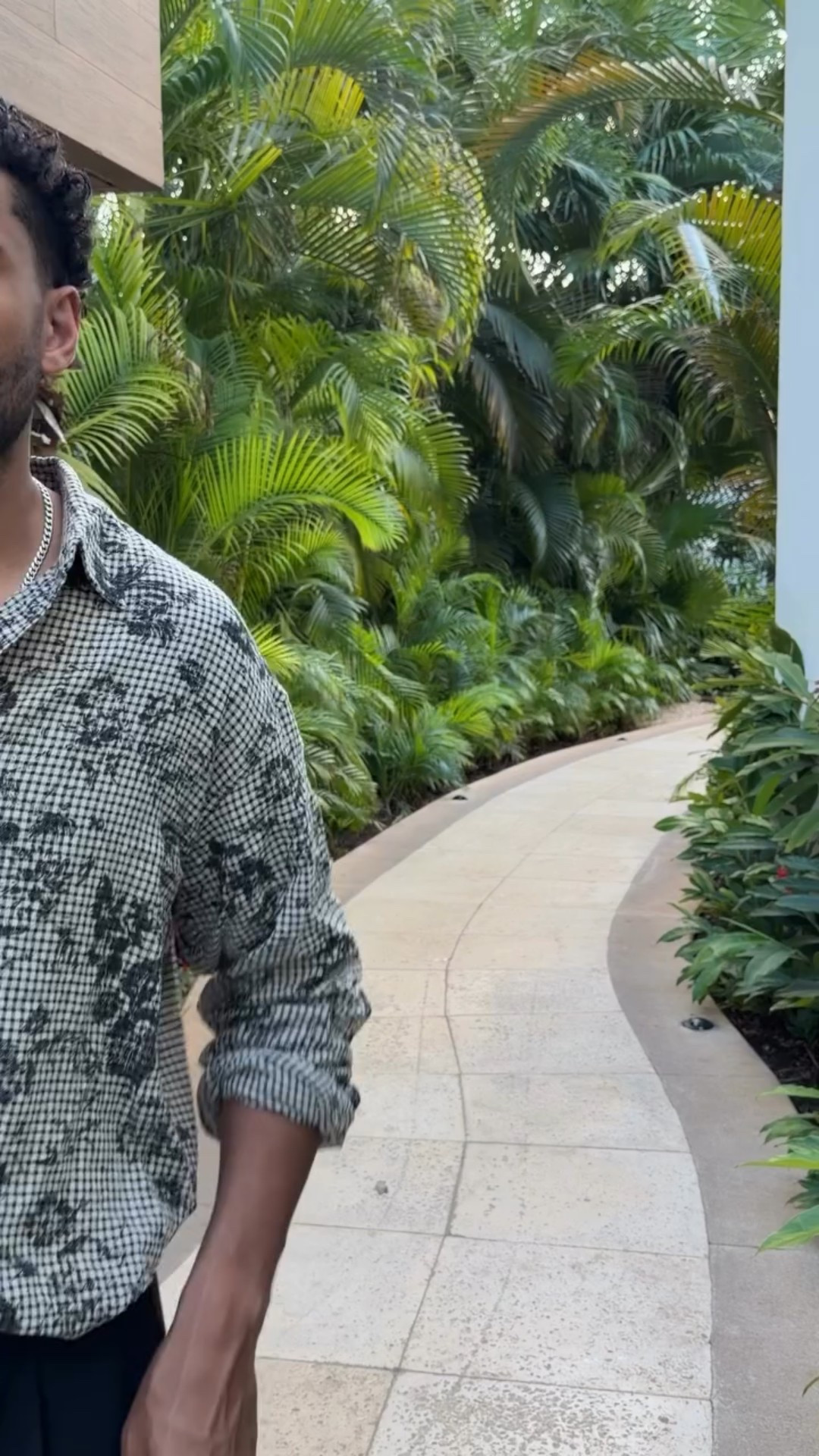 Keeping it simple 🤷🏽‍♂️

(@hm_man you didn’t have to go that hard on the shirt)