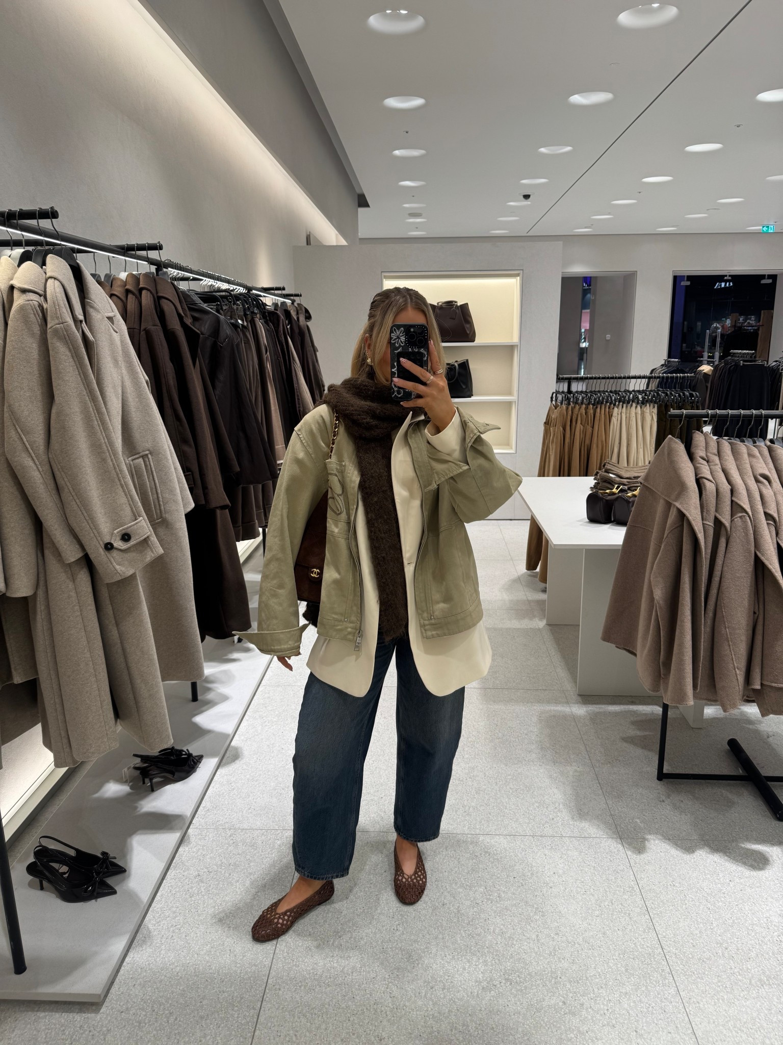 Shopping outfit 

#LTKluxury #LTKuk #LTKjeans