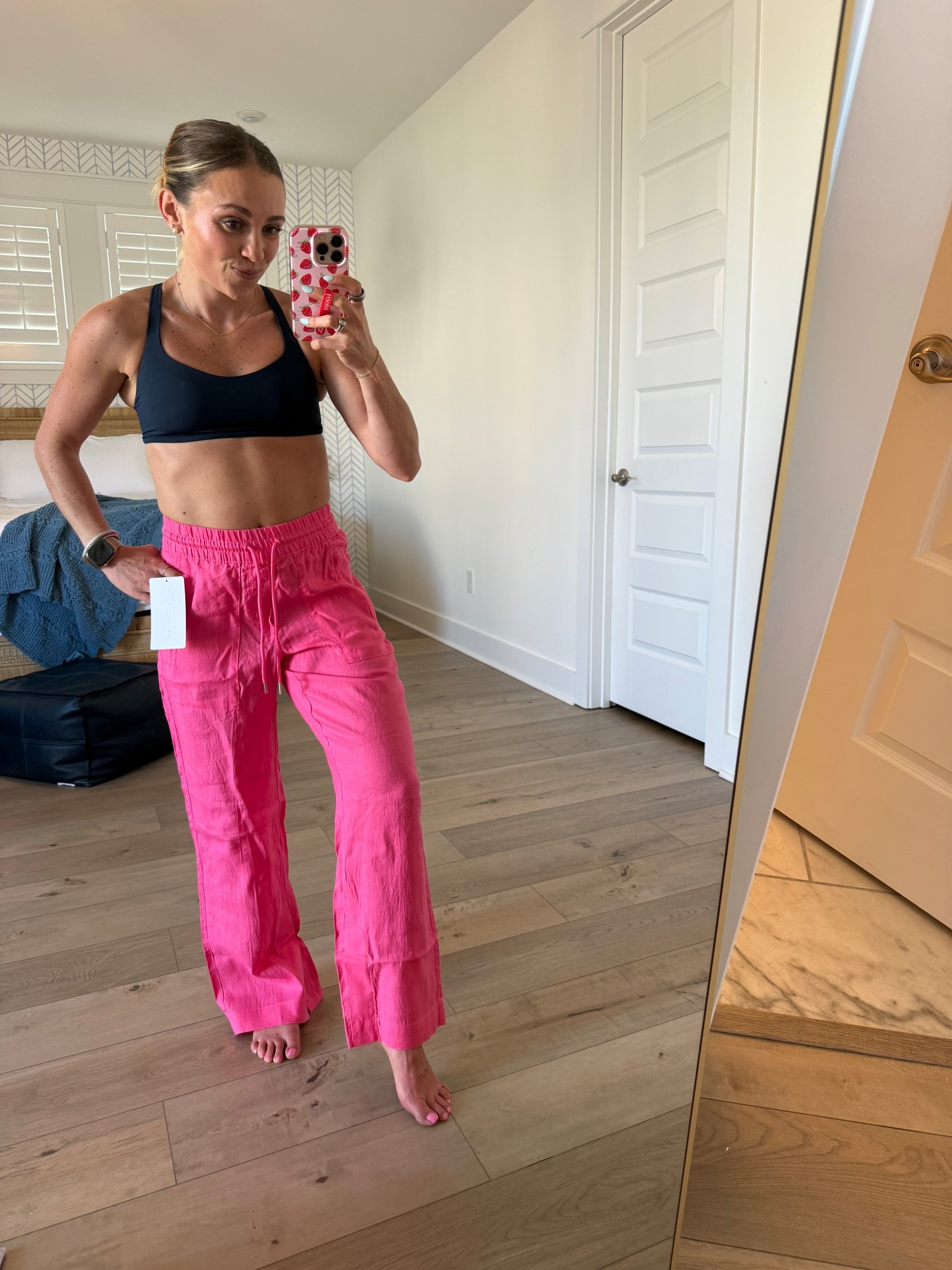 Indifferent about the Athleta linen pants I got on sale… super cute but almost too baggy? Being 4”11 & a short torso, the crouch is too long I feel like. Got XXS petite.

#LTKPetite #LTKActive #LTKootd